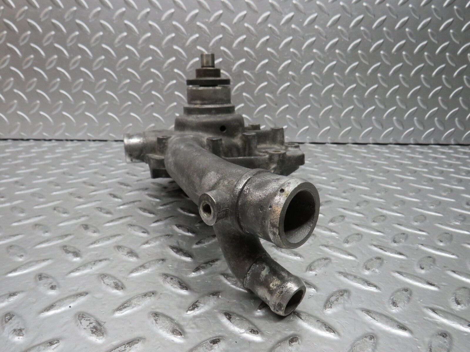 28697 Mercedes-Benz W123 230E Water Pump 1022011001