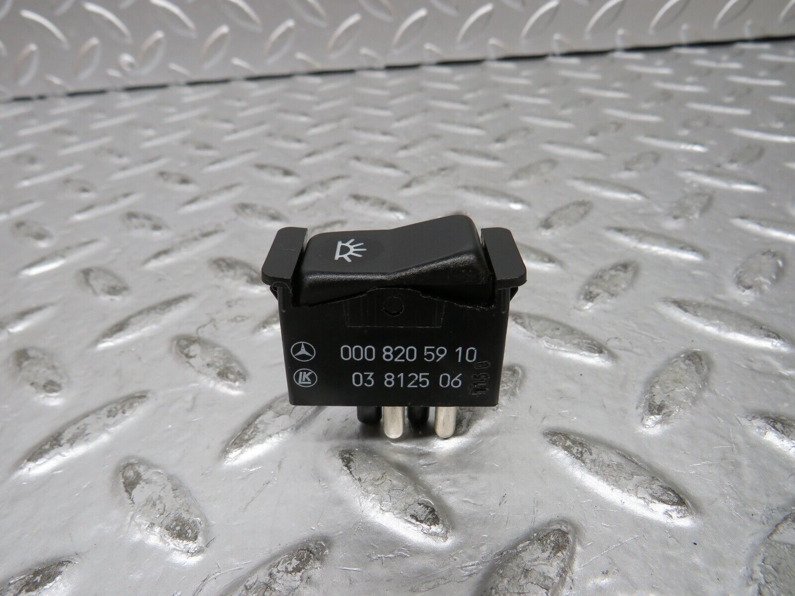 27348 Mercedes-Benz W123 280E Interior Light Switch 0008205910