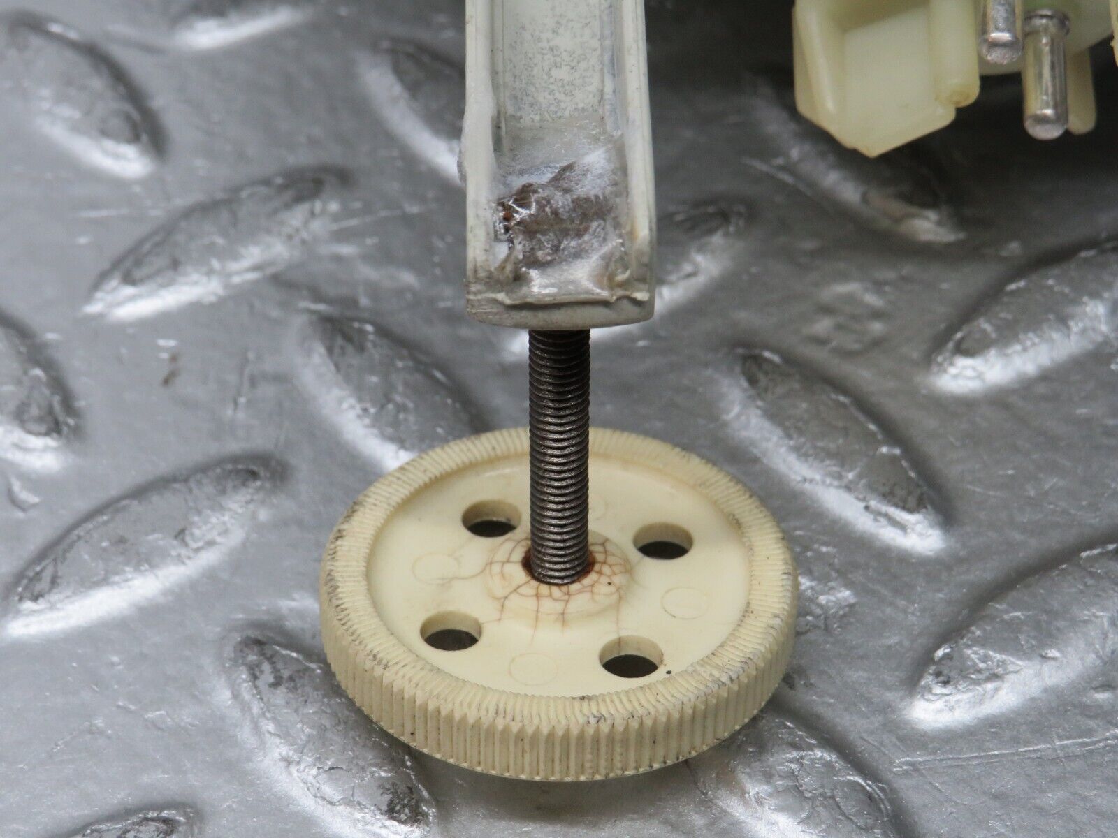 31707 Mercedes-Benz W201 190LE 1.8L Indicator Light Front Left Bosch 1305232911