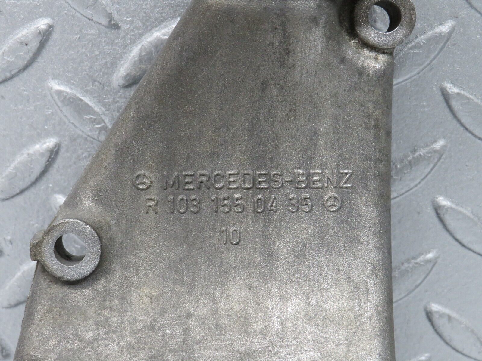 38815 Mercedes-Benz W201 190E 2.6L Alternator Generator Bracket 1031550435