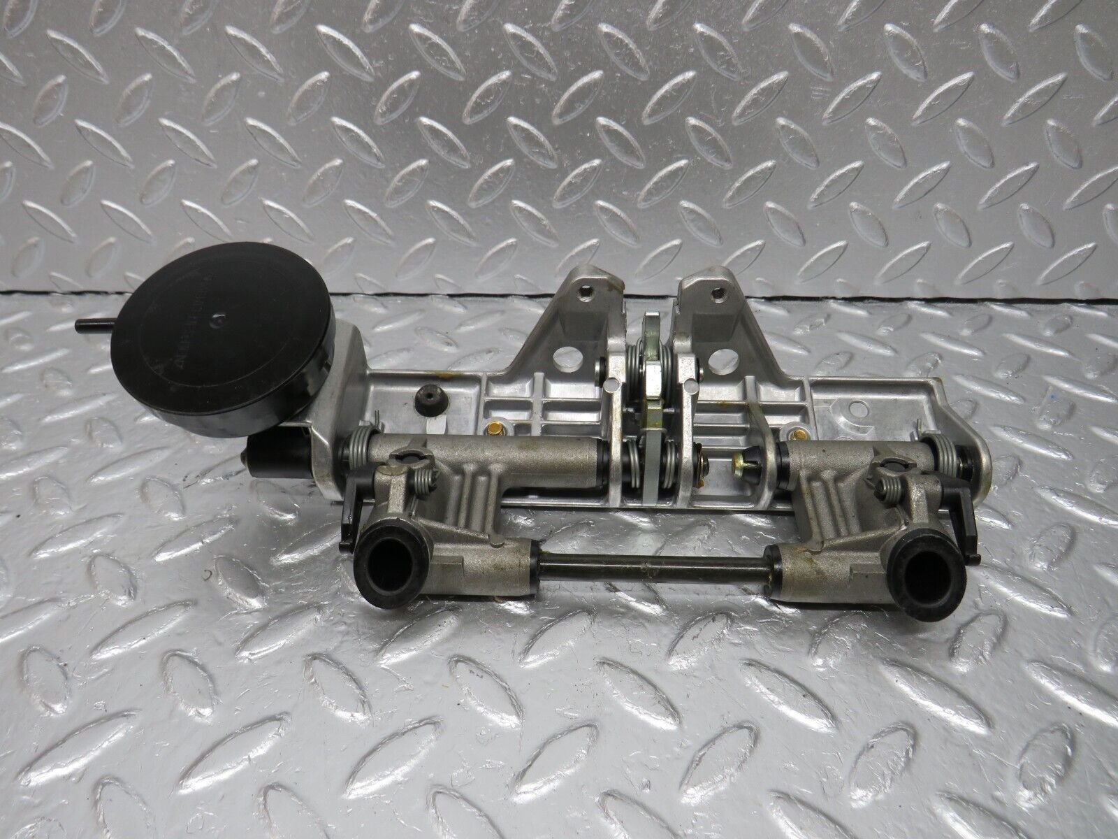 34025 Mercedes-Benz W124 260E Headrest Folding Mechanism