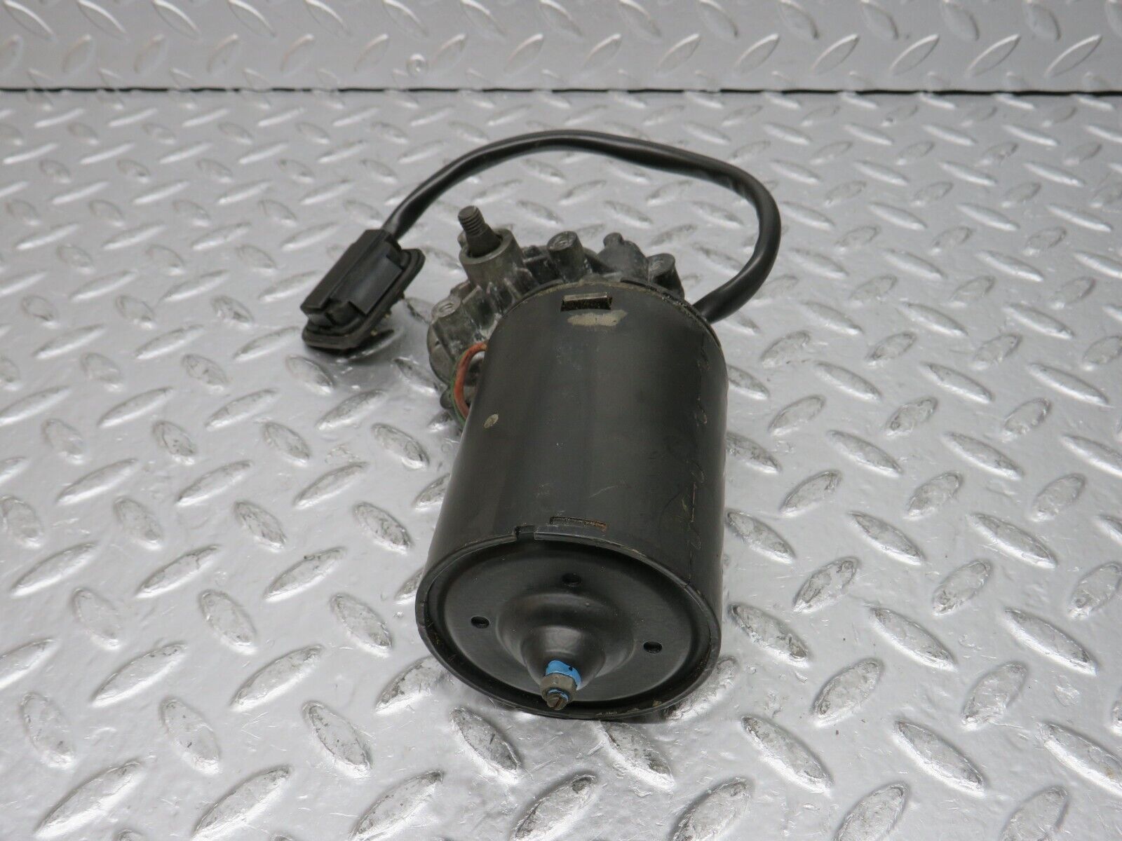 0534 Mercedes-Benz W123 230E Wiper Motor Bosch