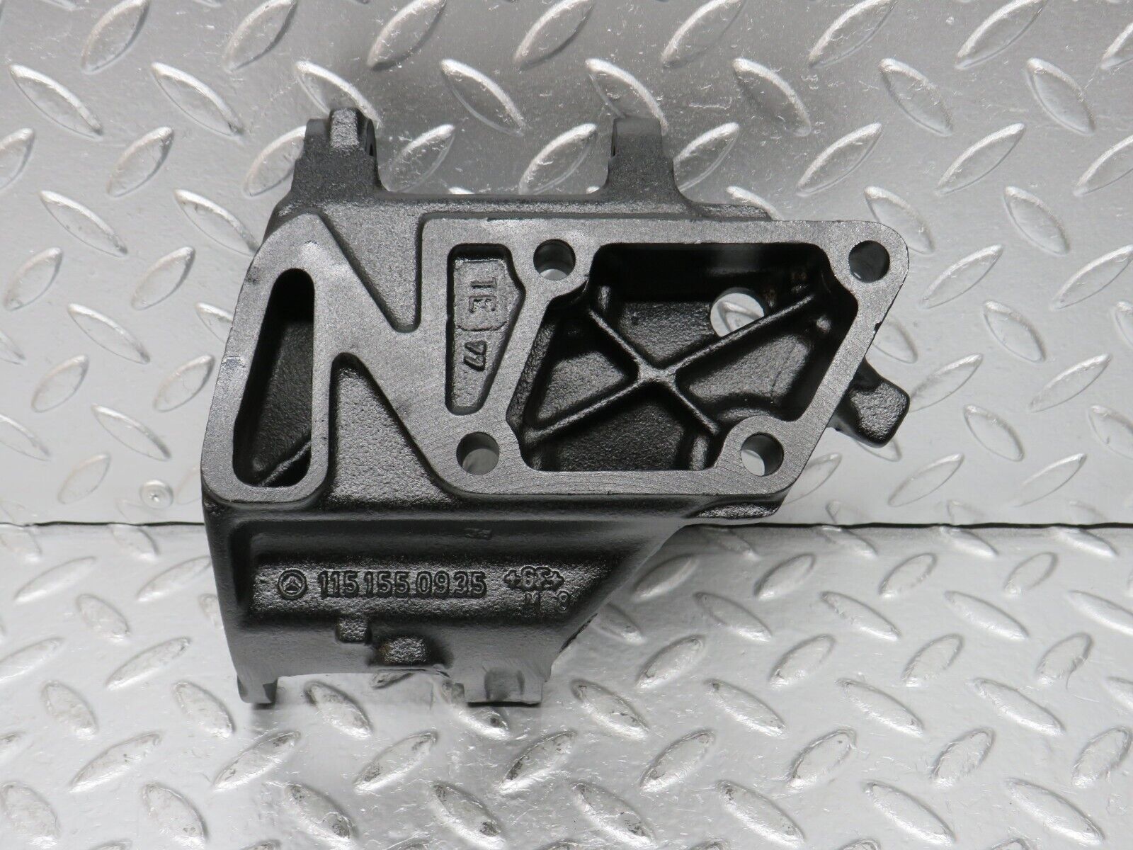 31118 Mercedes-Benz W123 200D Alternator Generator Bracket 1151550935