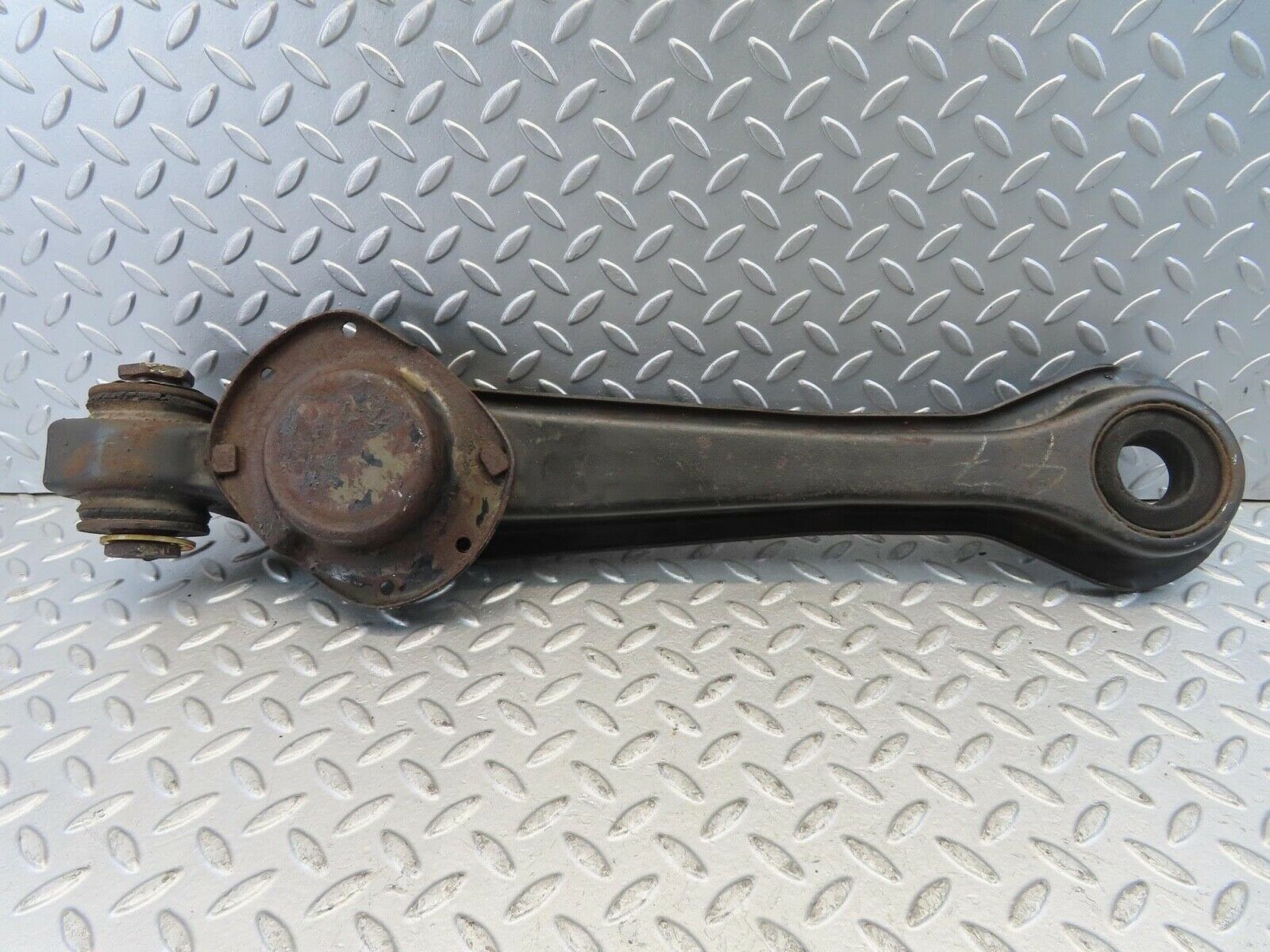 11628 Mercedes-Benz W108 280SE Rear Left Axle Spring Coil Mount