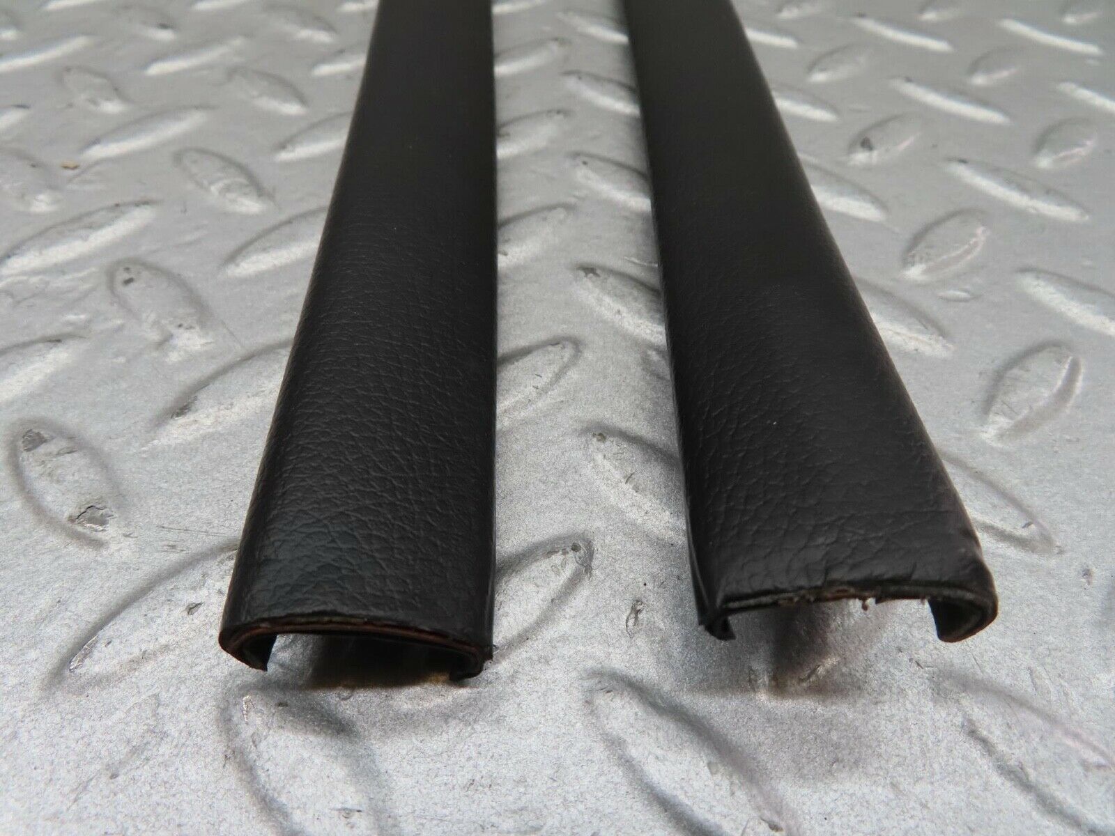 14322 Mercedes-Benz W116 350SE Rear Door Inner Top Seal Pair