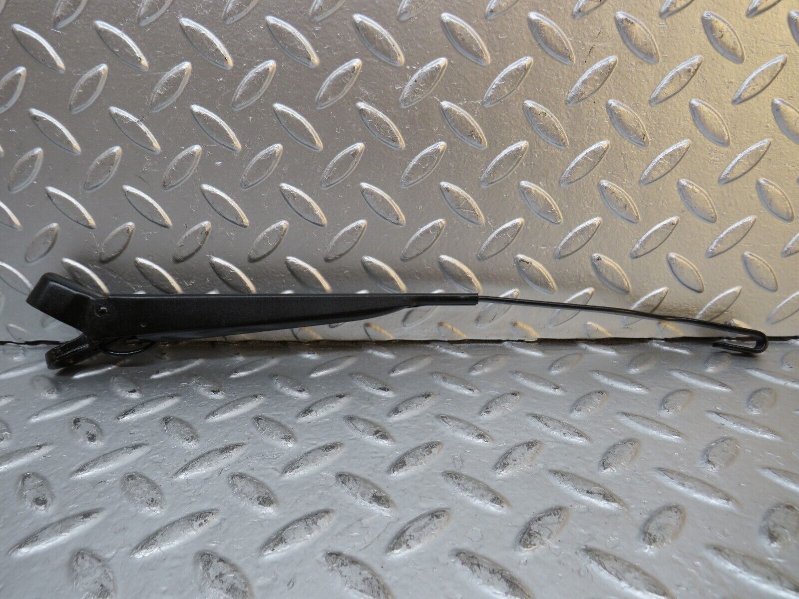 29920 Mercedes-Benz W123 230E Wiper Arm Bosch Left 3399990553