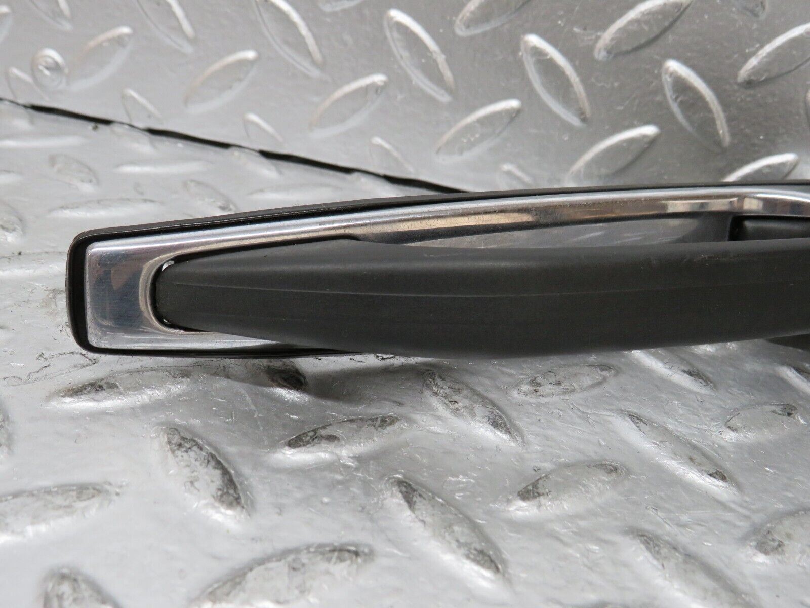 26987 Mercedes-Benz W123 240D Rear Right Exterior Door Handle 1237600359