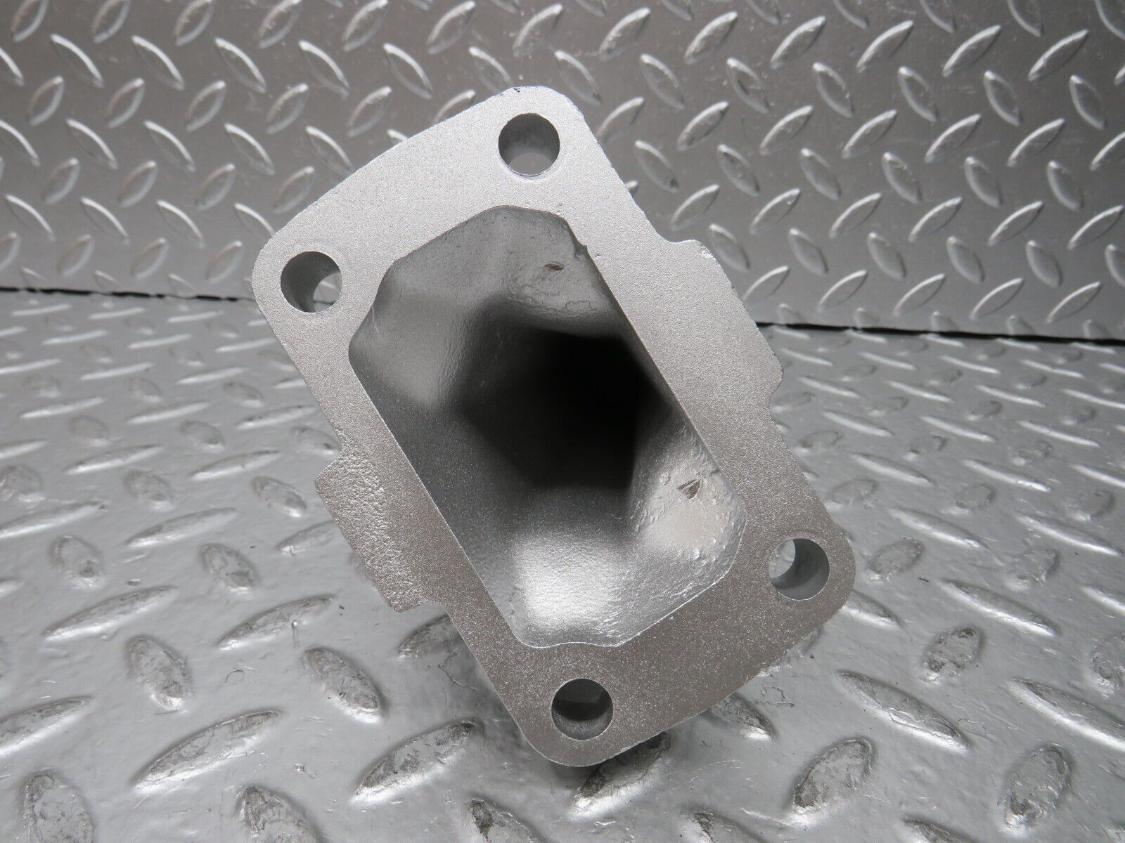 26826 Mercedes-Benz W123 240D Engine Mount Bracket Right Side 6152231404