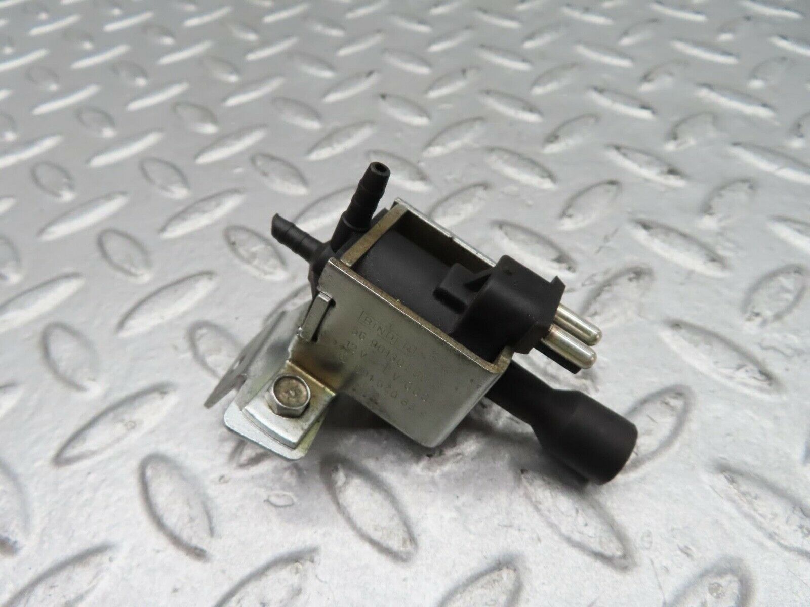 14737 Mercedes-Benz W201 190E Vacuum Control Valve 0015408697