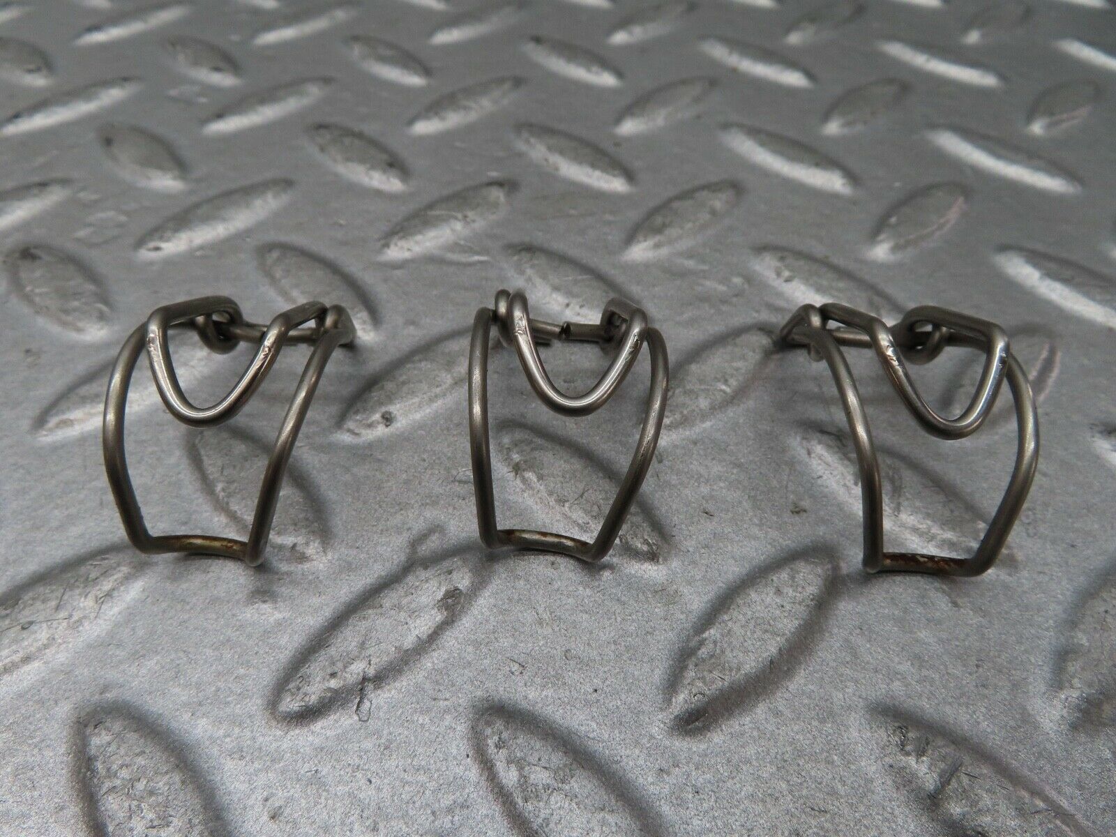 17374 Mercedes-Benz W124 260E Air Filter Box Housing Clip 3x