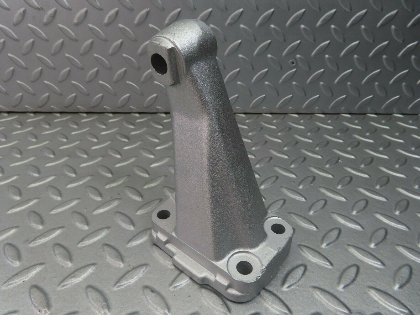 8328 Mercedes-Benz W115 Engine Mount Bracket Left Side 1152230804