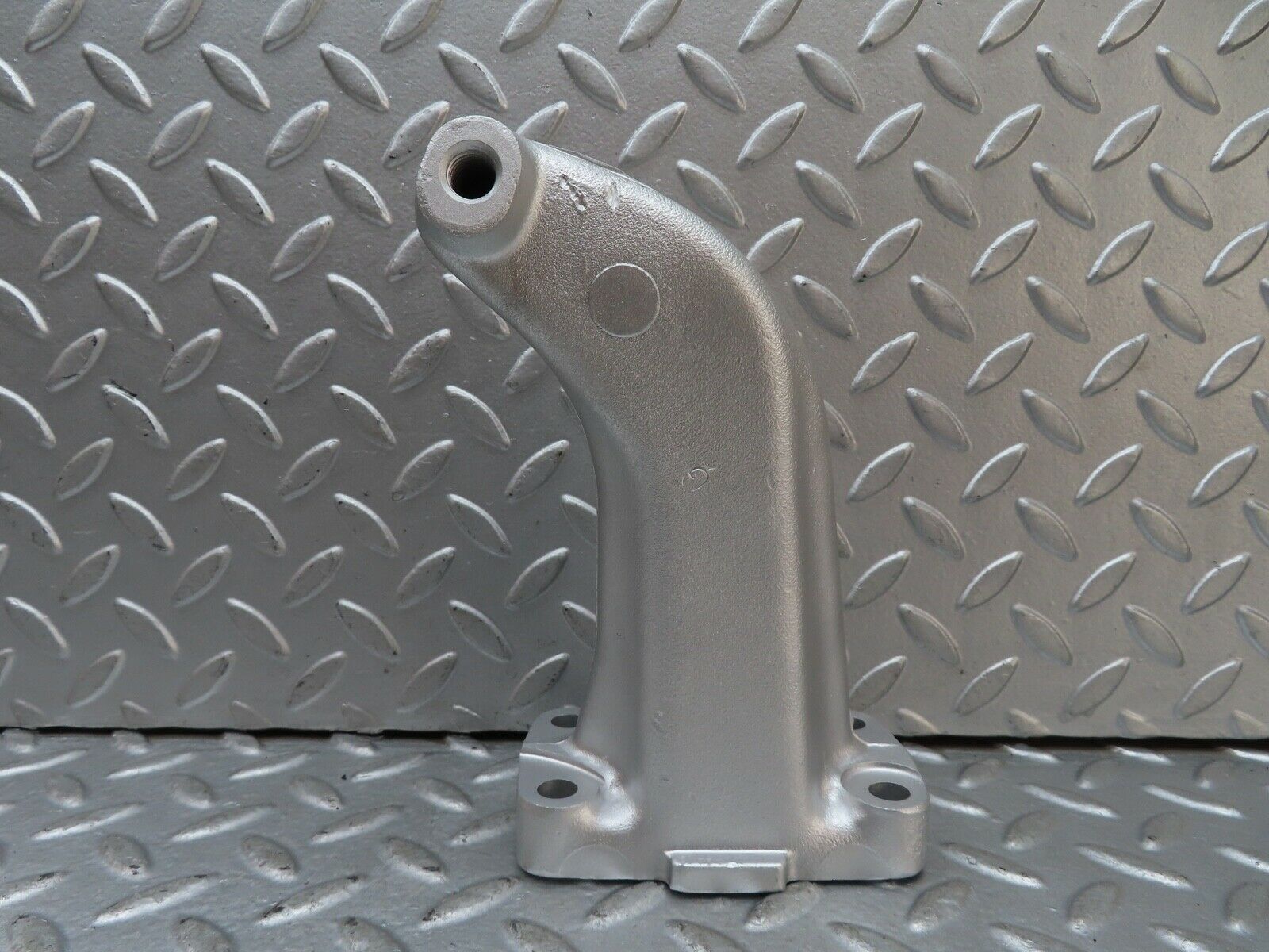 19135 Mercedes-Benz W123 300D Engine Mount Bracket Right Side 6152231204