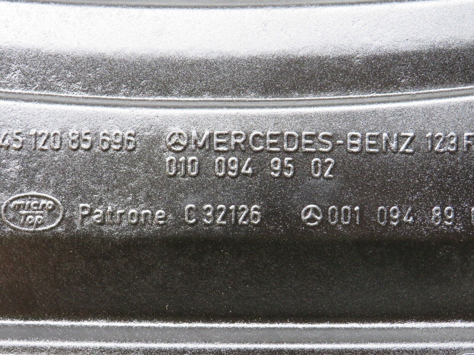 28027 Mercedes-Benz W123 280E Air Filter Box Housing 0100949502