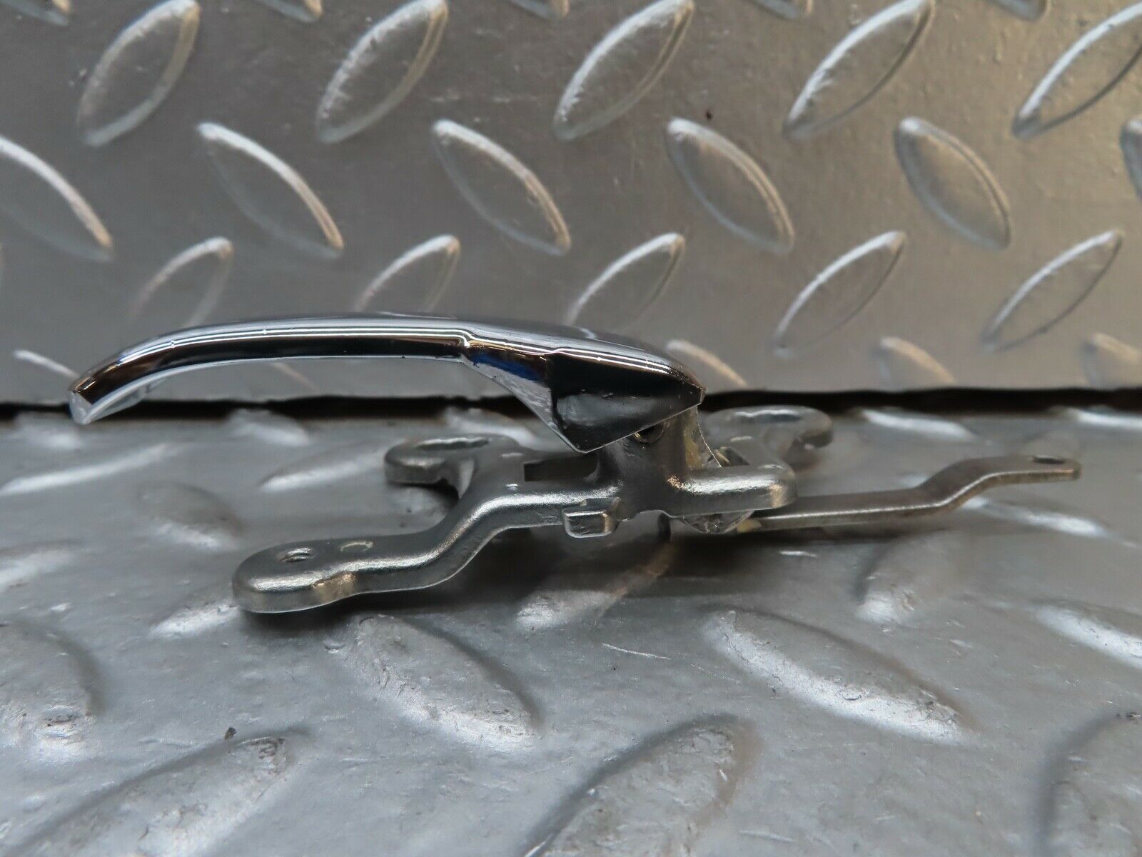 20842 Mercedes-Benz W114 250CE Coupe Left Interior Door Handle 1107660319