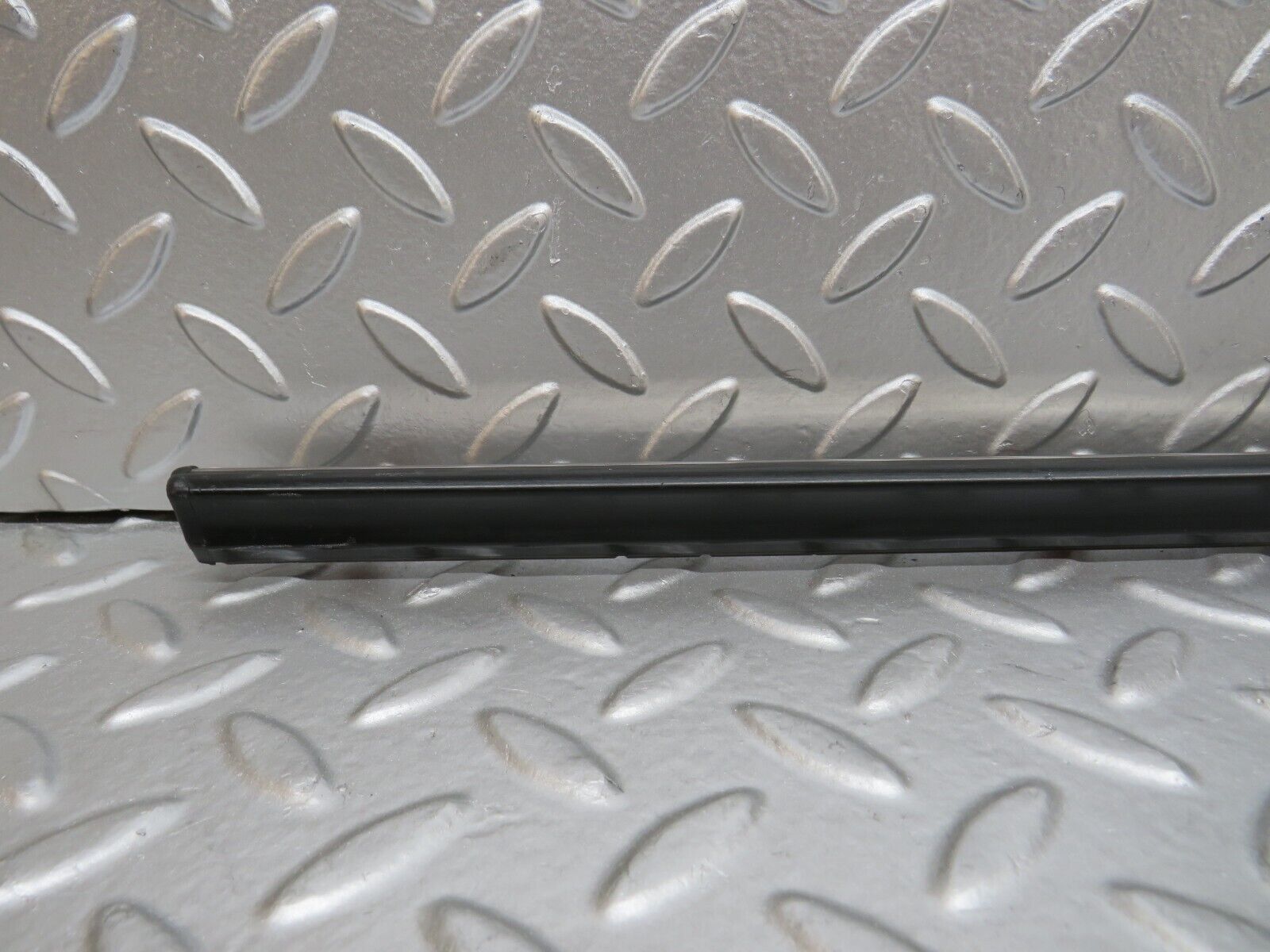 27892 Mercedes-Benz W123 280E Rear Right Door Centre Moulding Trim