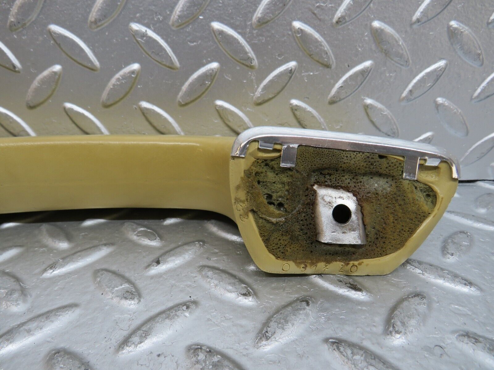 29654 Mercedes-Benz W123 230E Front Right Interior Door Handle 1239702001