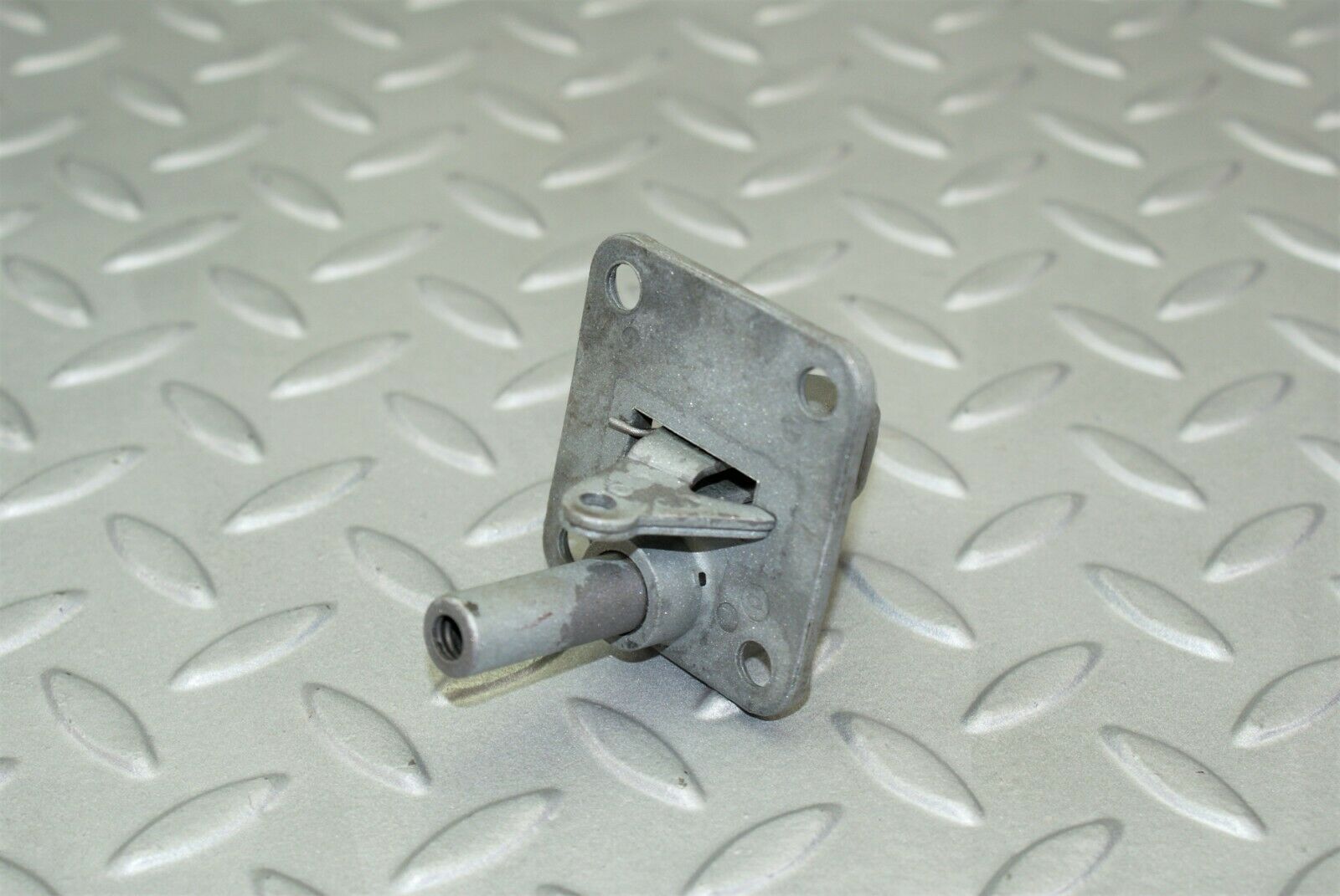 3211 Mercedes-Benz W115 220D Bonnet Lock Latch