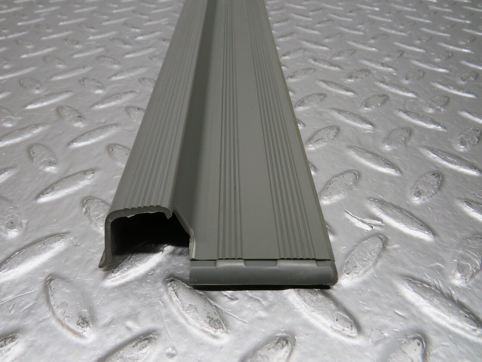 32318 Mercedes-Benz S124 300TE Wagon Rear Right Door Sill Trim