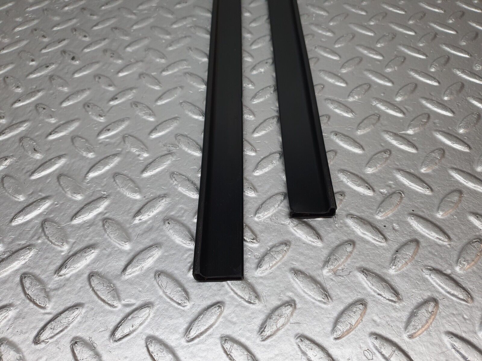 40783 Mercedes-Benz W123 300D Seat Belt Runner Pair