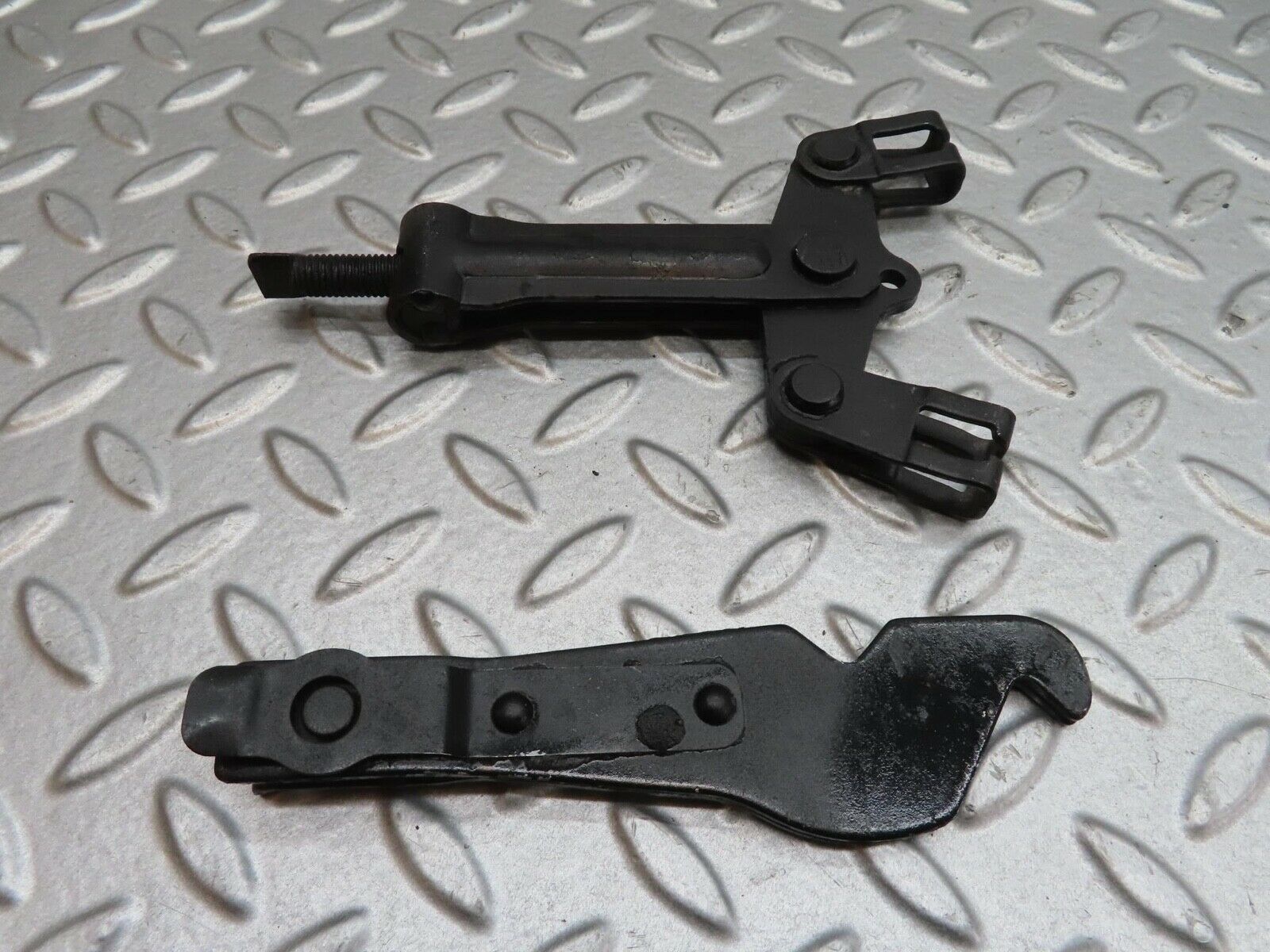 13883 Mercedes-Benz C107 280SLC Handbrake Adjusting Handbrake Regulator