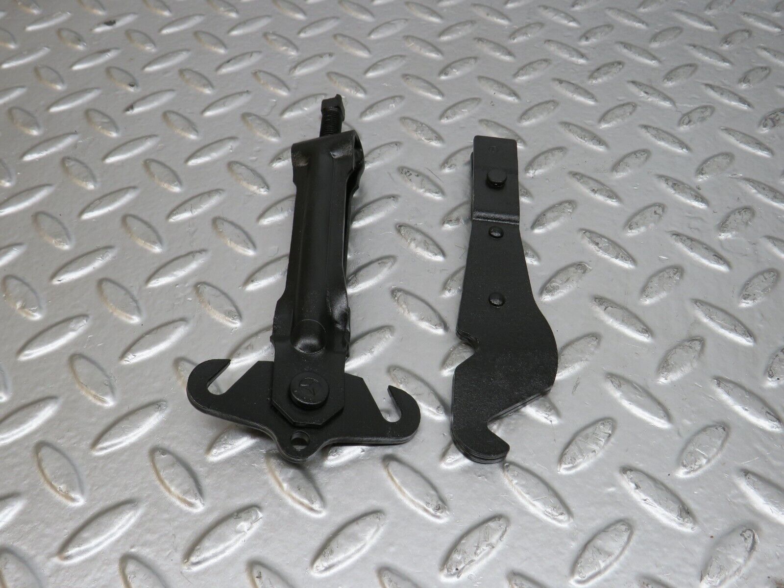 25420 Mercedes-Benz W123 200 Handbrake Regulator