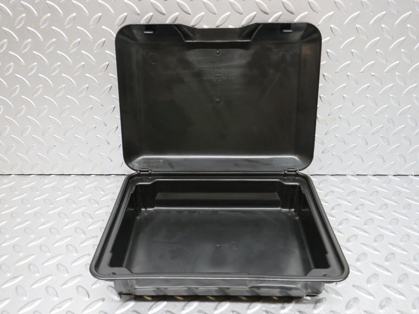 28004 Mercedes-Benz W123 280E First Aid Box 1238650353