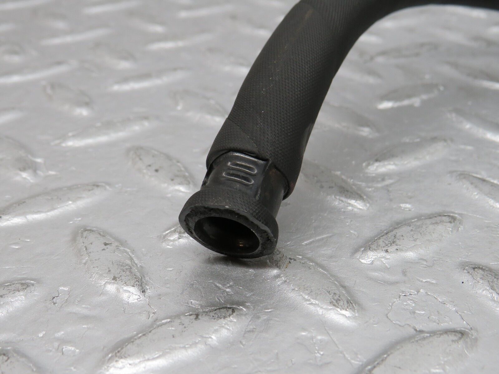 38185 Mercedes-Benz A124 320E Cabriolet Oil Cooler Hose Pipe