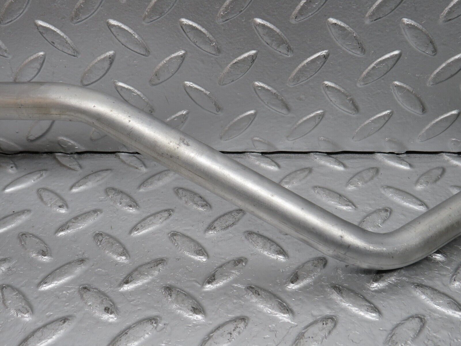 32593 Mercedes-Benz S124 300TE Wagon Air Conditioning Hose Pipe