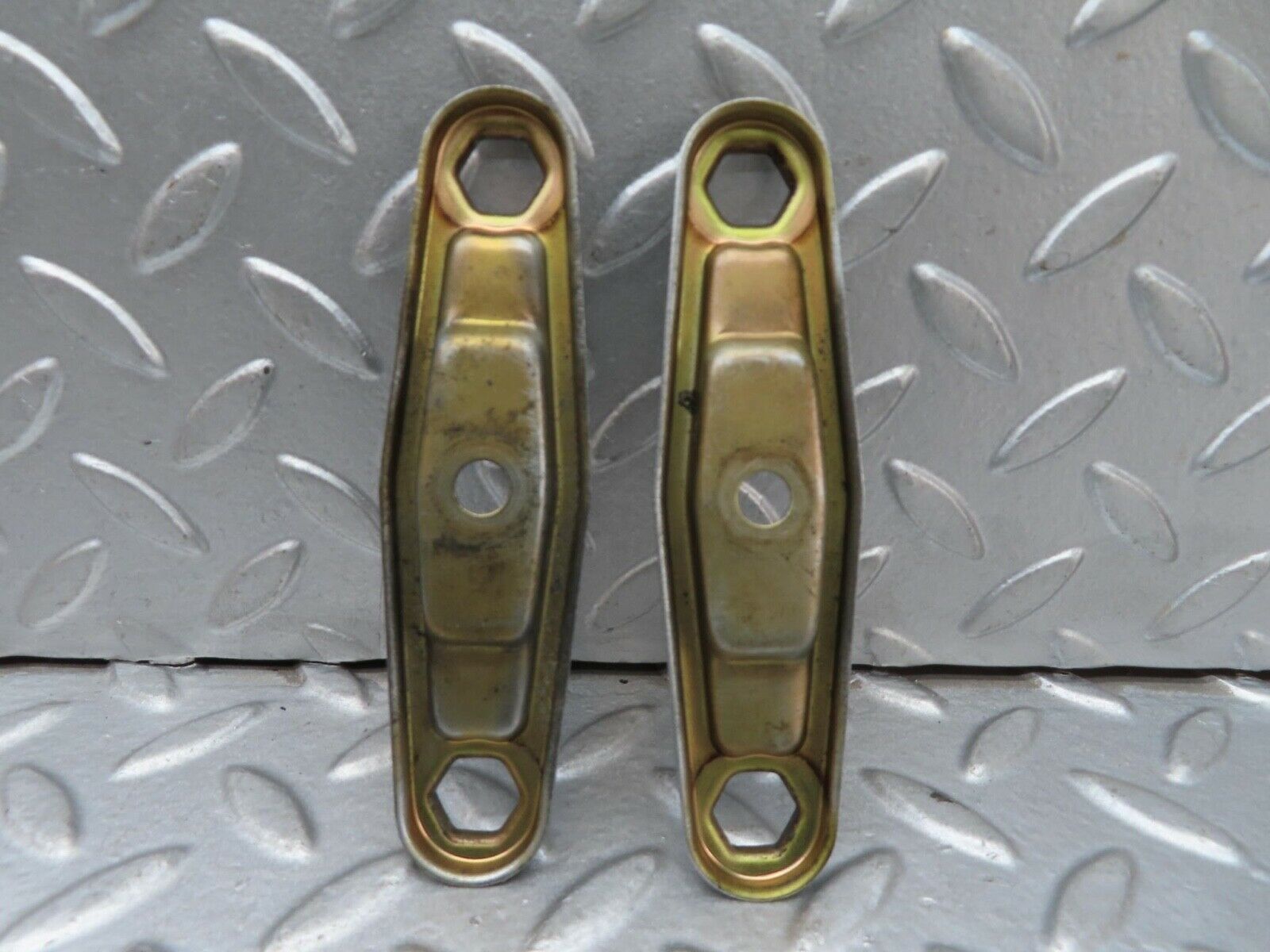 15329 Mercedes-Benz W123 230E Fuel Injector Bracket