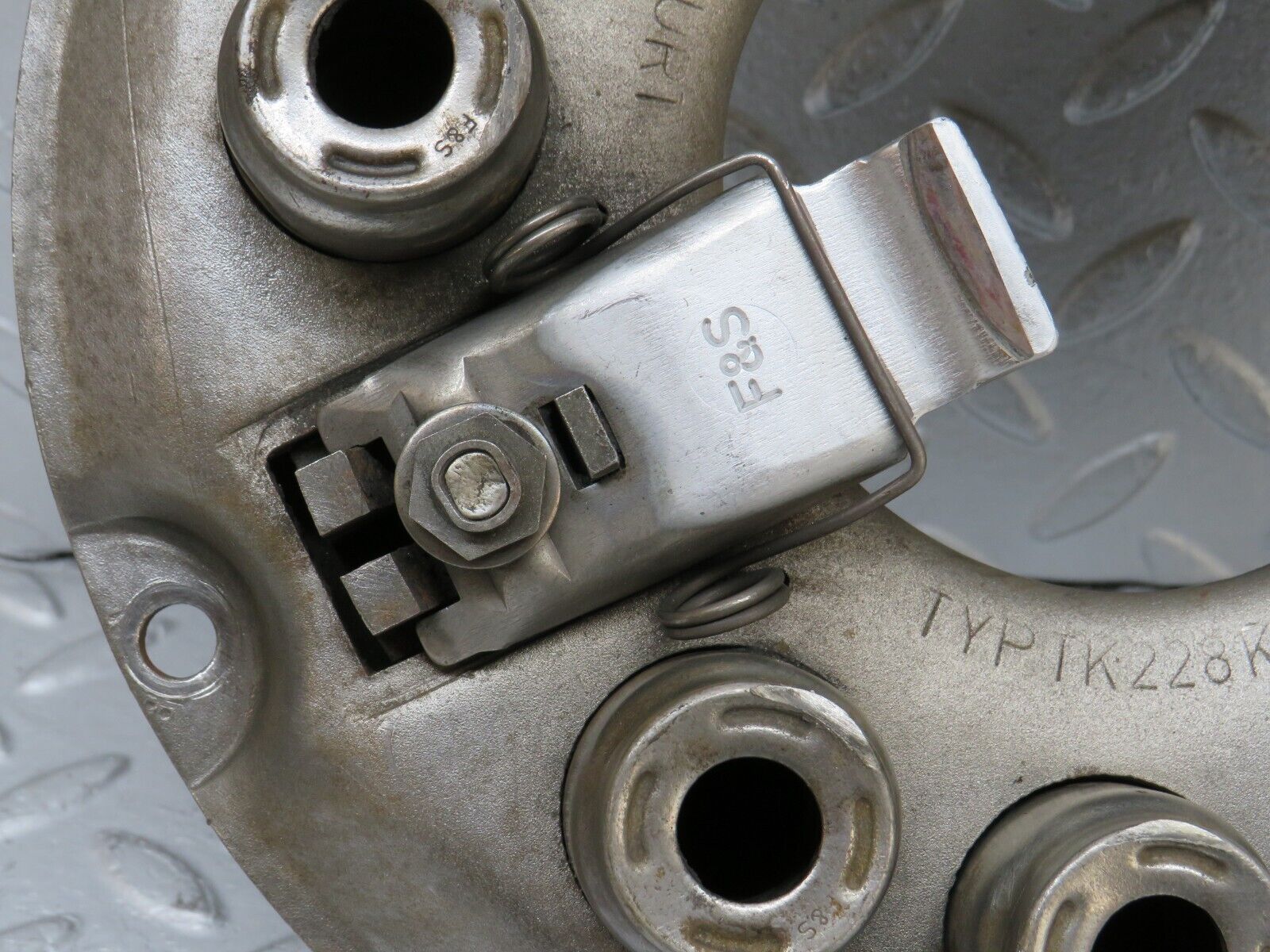 35920 Mercedes-Benz 240D OM616.912 Clutch Pressure Plate YK228KX