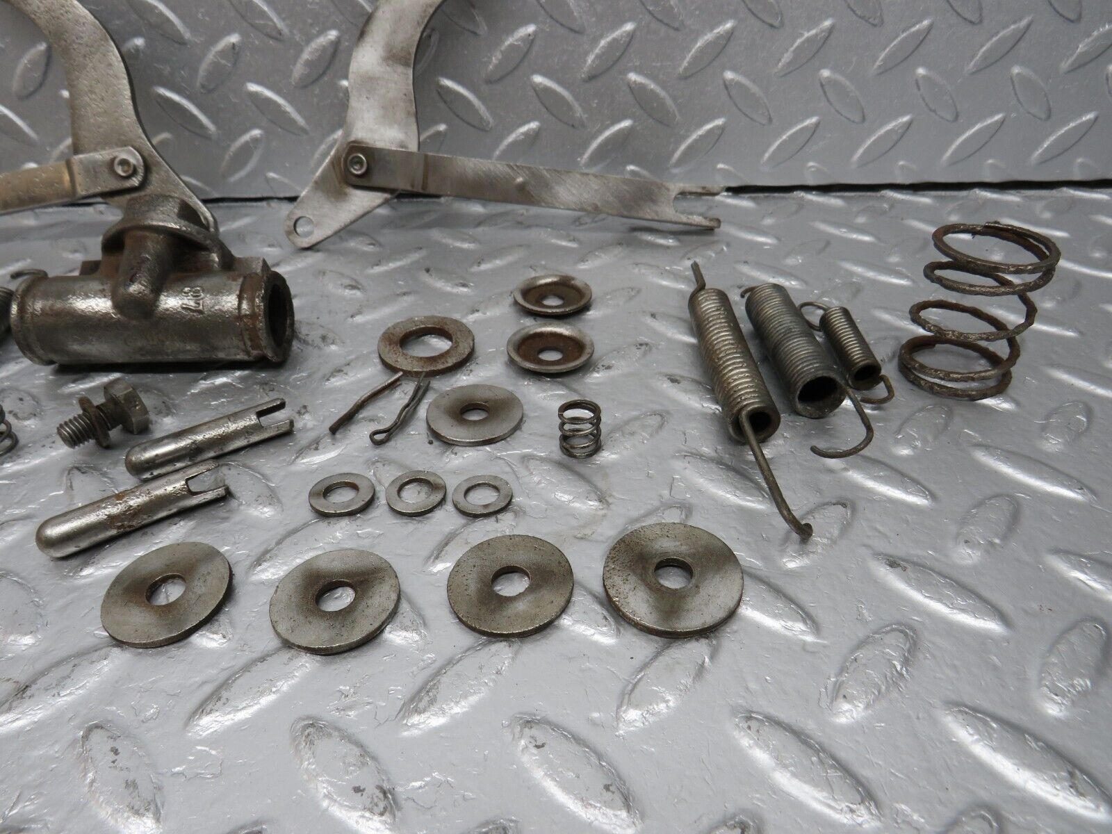 40504 Mercedes-Benz W110 230 Rear Brake Shoes Accessories Left And Right