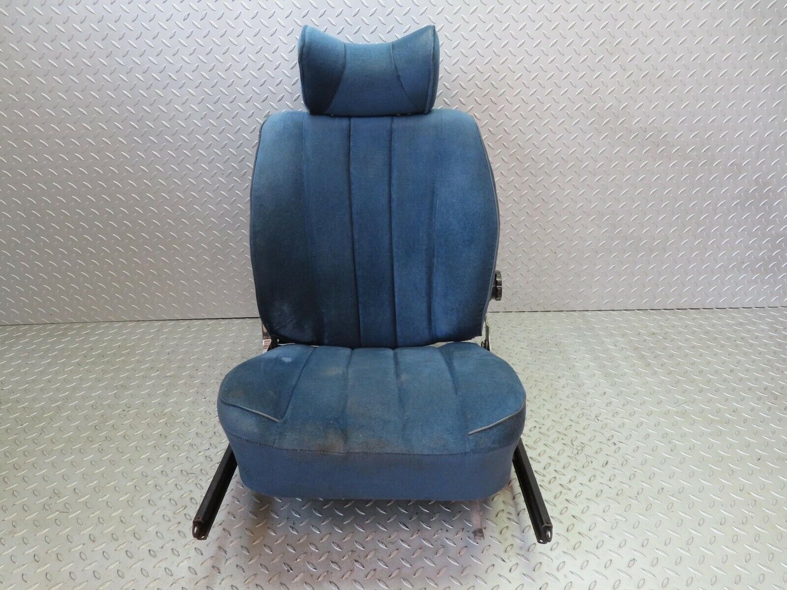 14006 Mercedes-Benz C107 280SLC Front Right Seat Blue