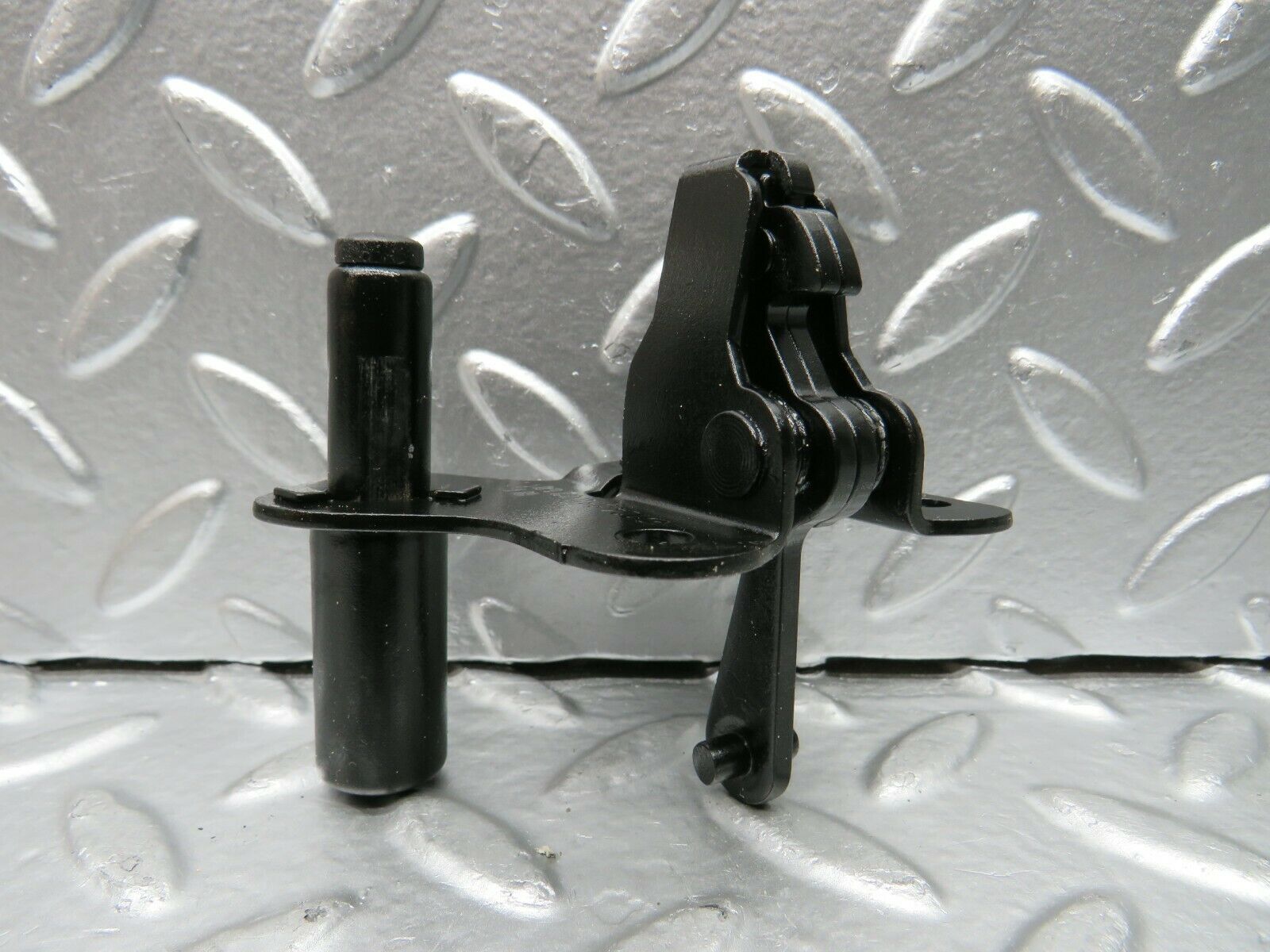 22569 Mercedes-Benz C124 E220 Coupe Bonnet Lock Catch 1248800260