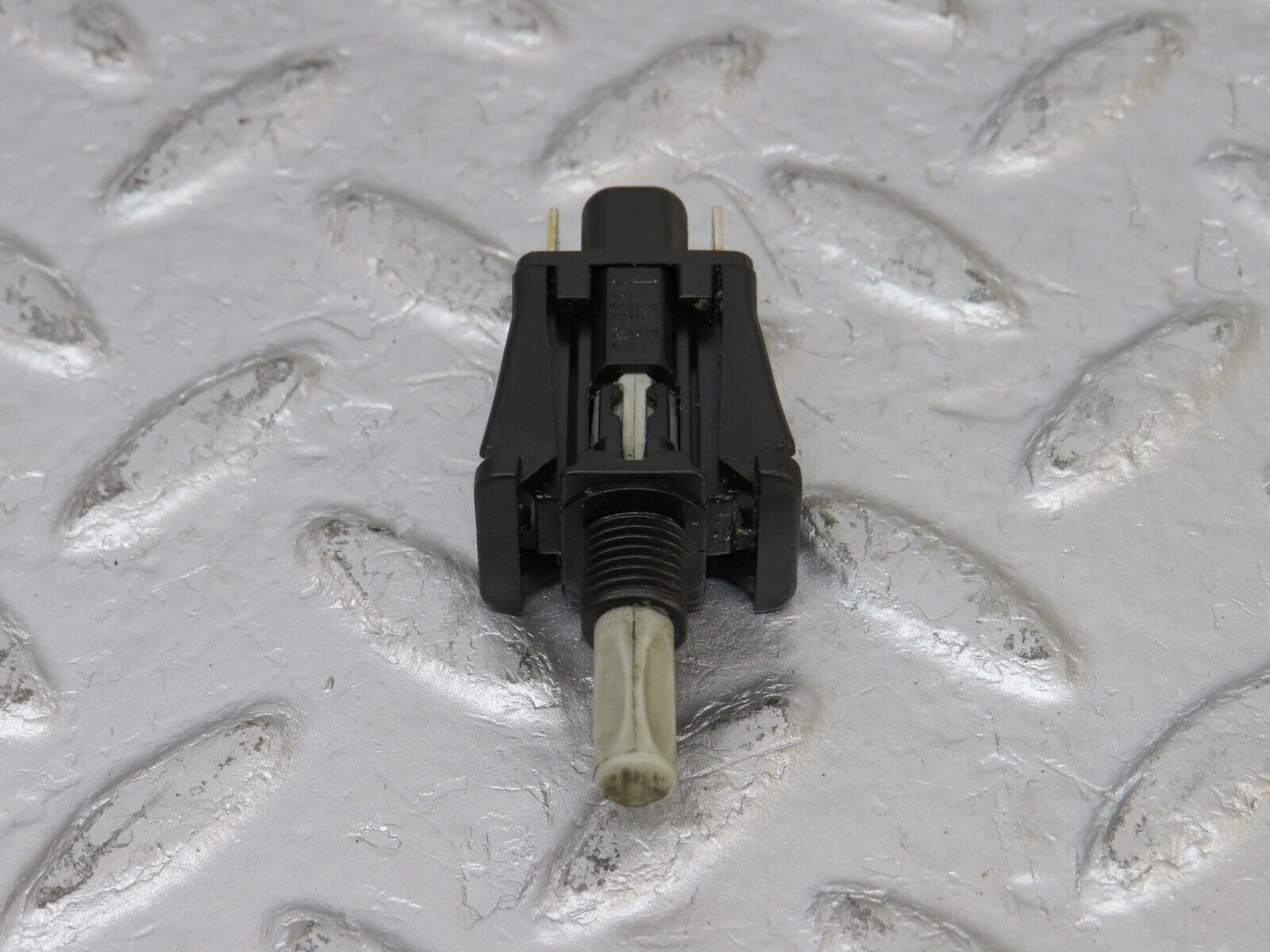 33323 Mercedes-Benz W202 C180 Door Contact Switch 2018202120