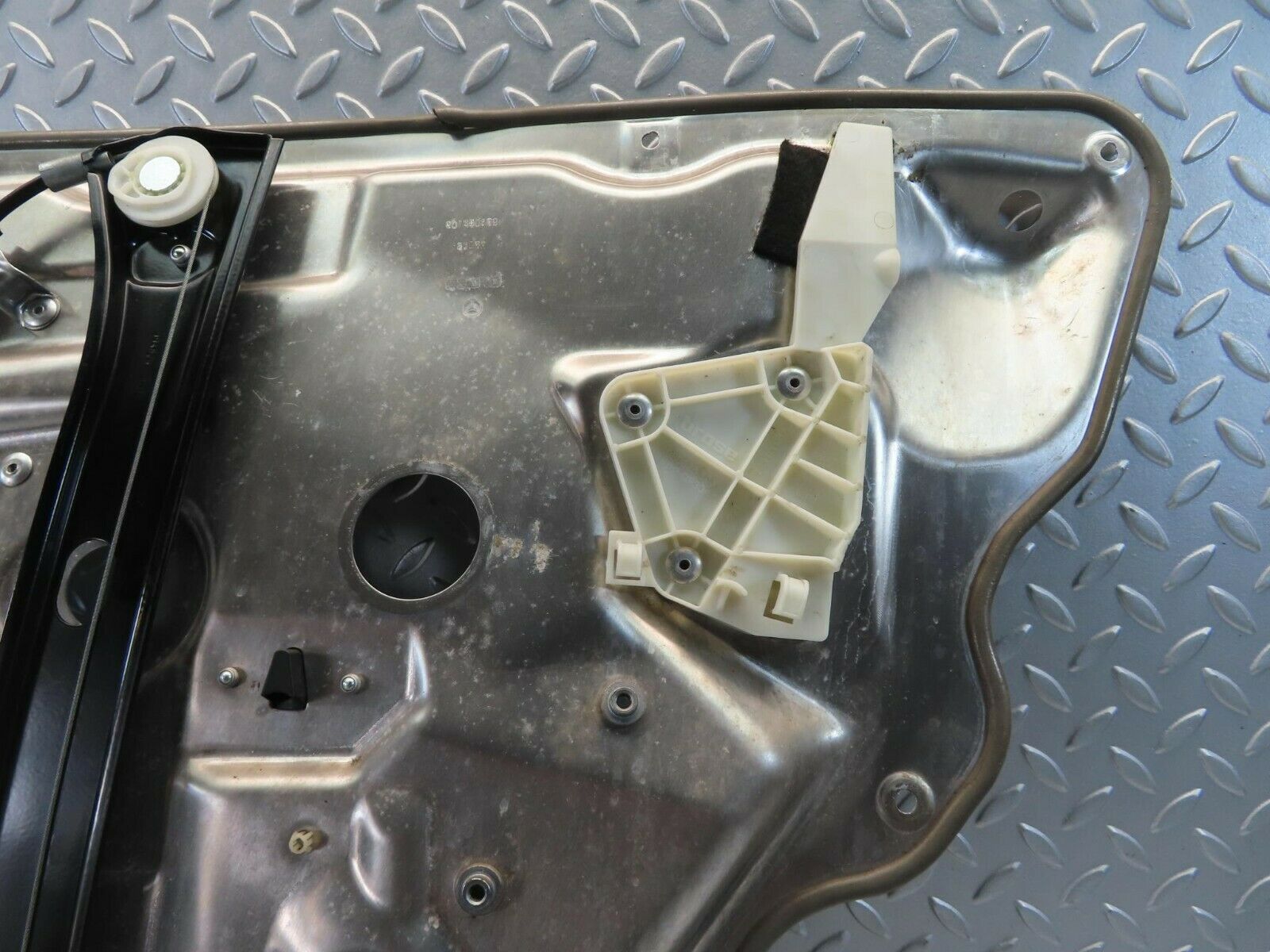 11167 Mercedes-Benz W221 S320 Rear Left Door Window Regulator 2218203102