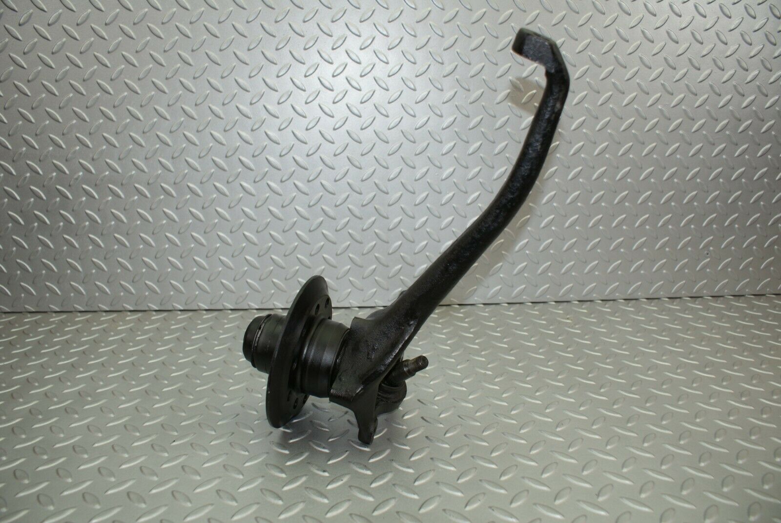 2702 Mercedes-Benz W116 350SE Wheel Hub Front Right