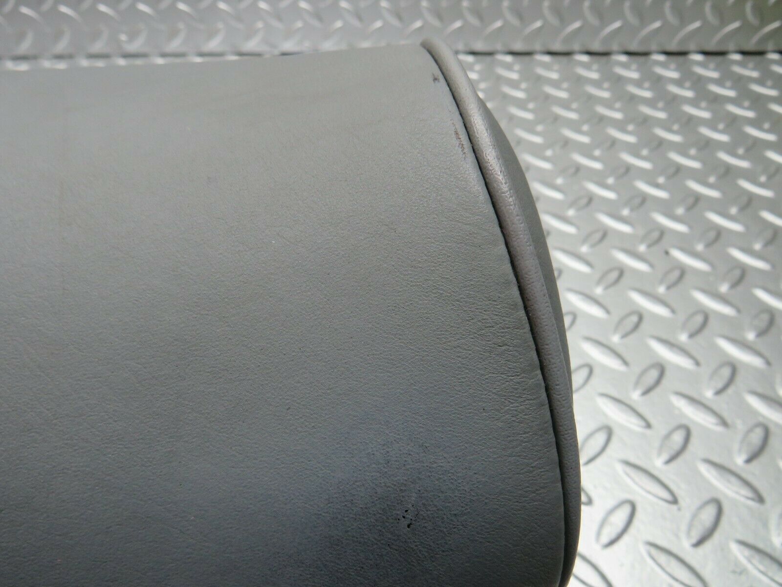 22509 Mercedes-Benz C124 E220 Coupe Coupe Rear Headrest Grey Leather