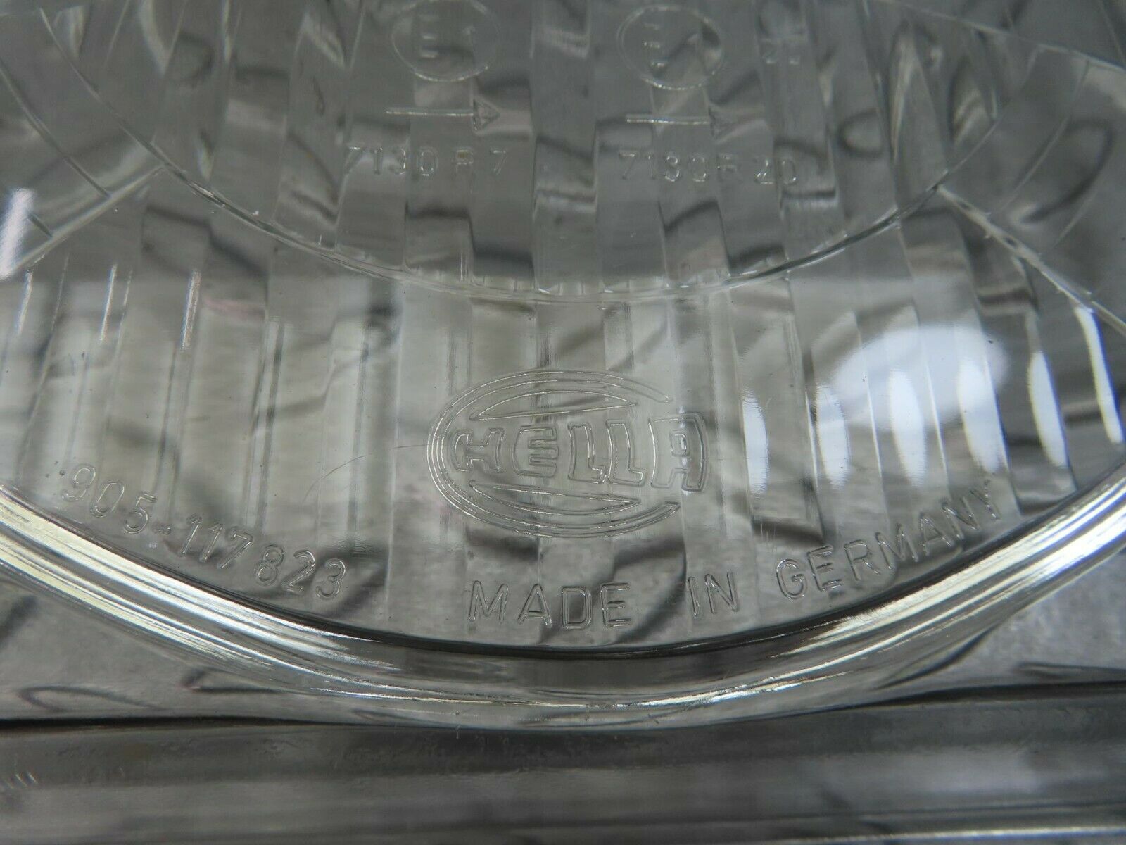 8471 Mercedes-Benz W123 Headlight Lens Hella Left