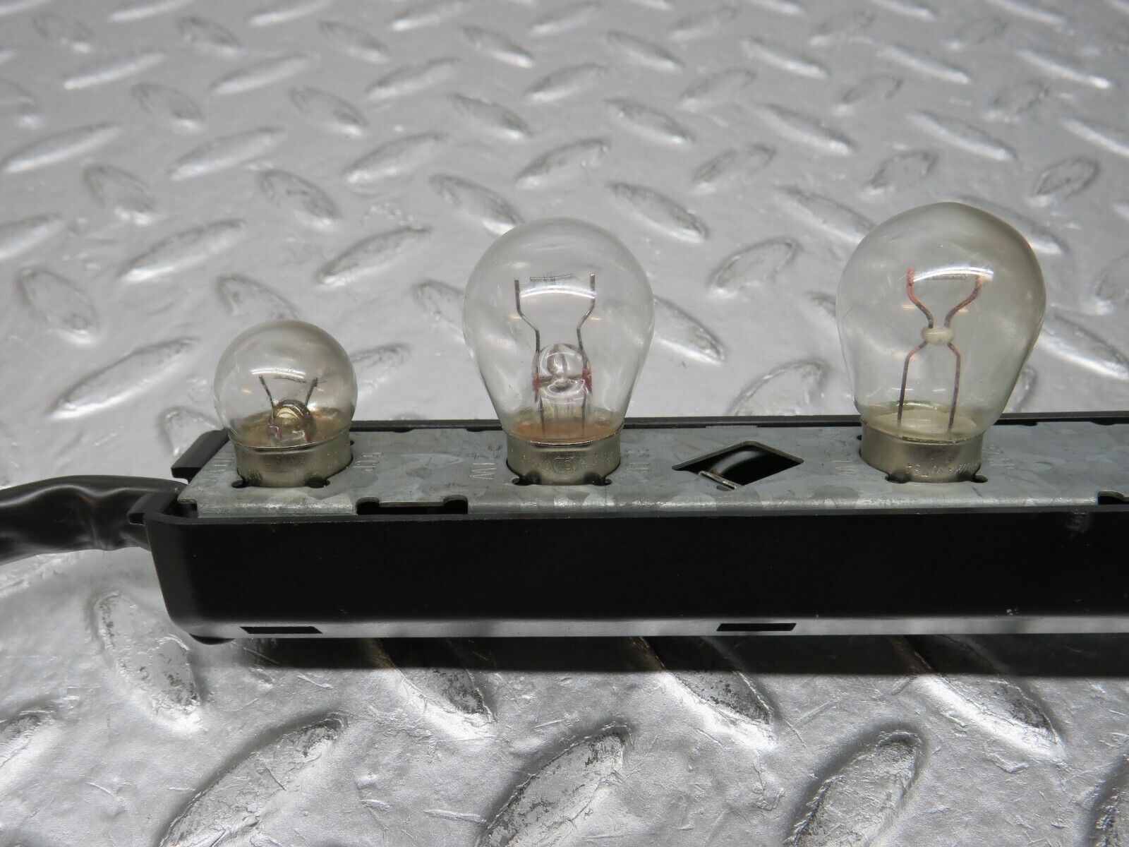 32566 Mercedes-Benz S124 300TE Wagon Tail Light Bulb Holder