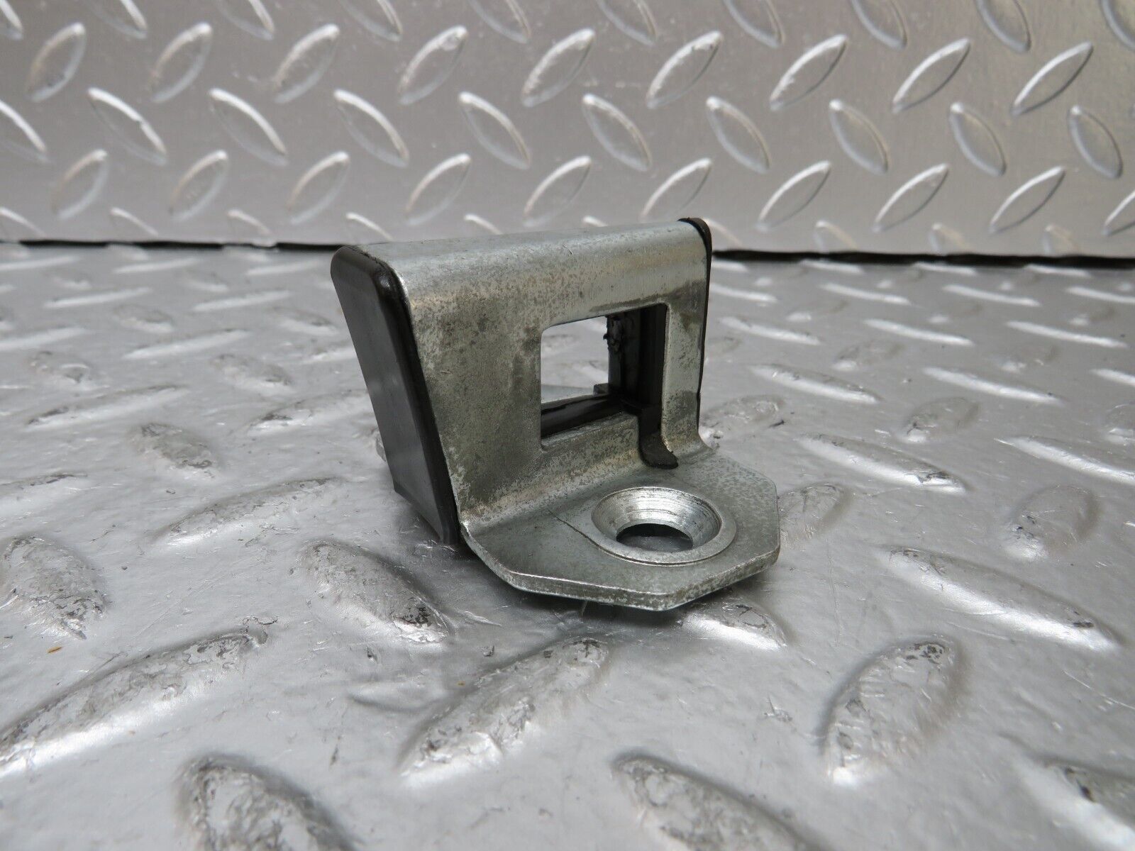 25845 Mercedes-Benz W124 280E Door Lock Latch