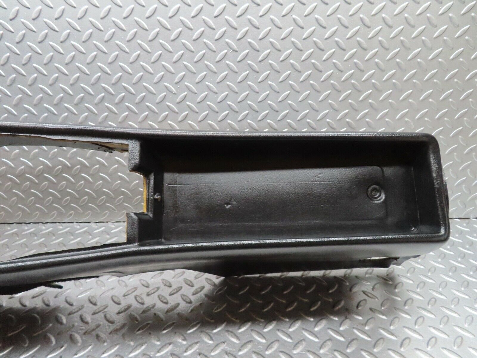 19027 Mercedes-Benz W123 300D Centre Console Black