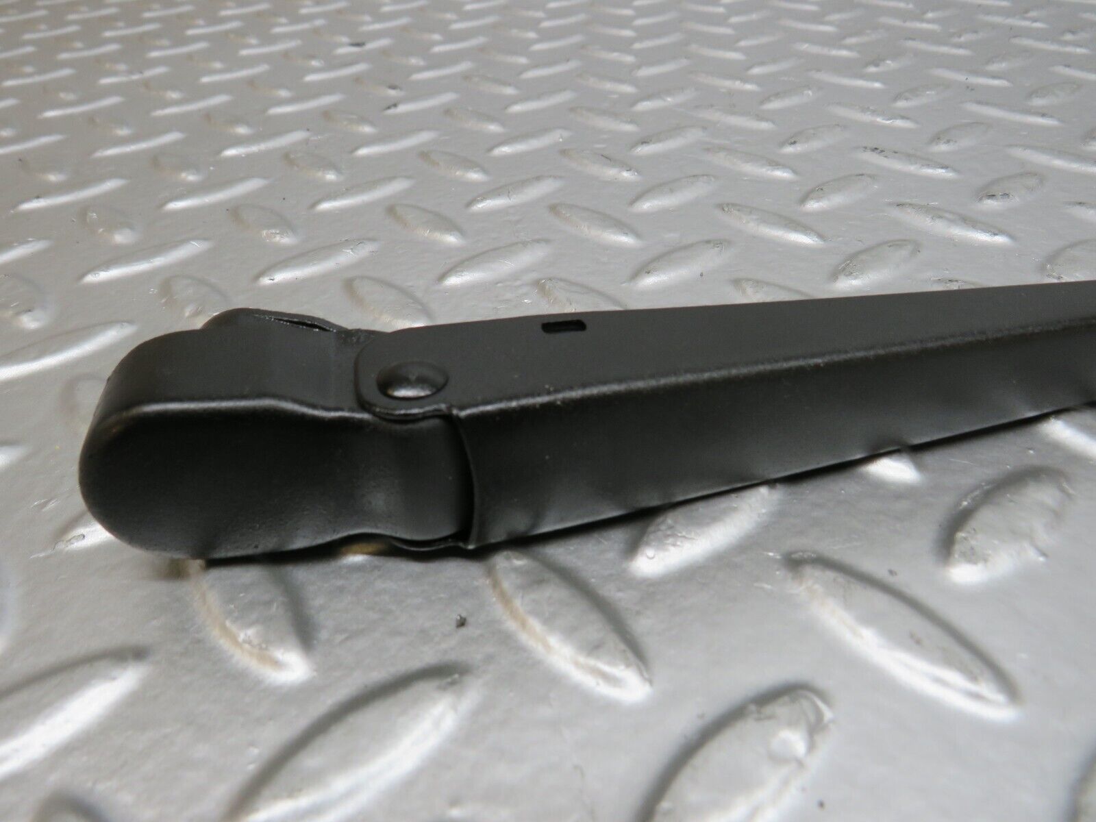 25427 Mercedes-Benz W123 200 Wiper Arm Bosch Left Side 3399990553