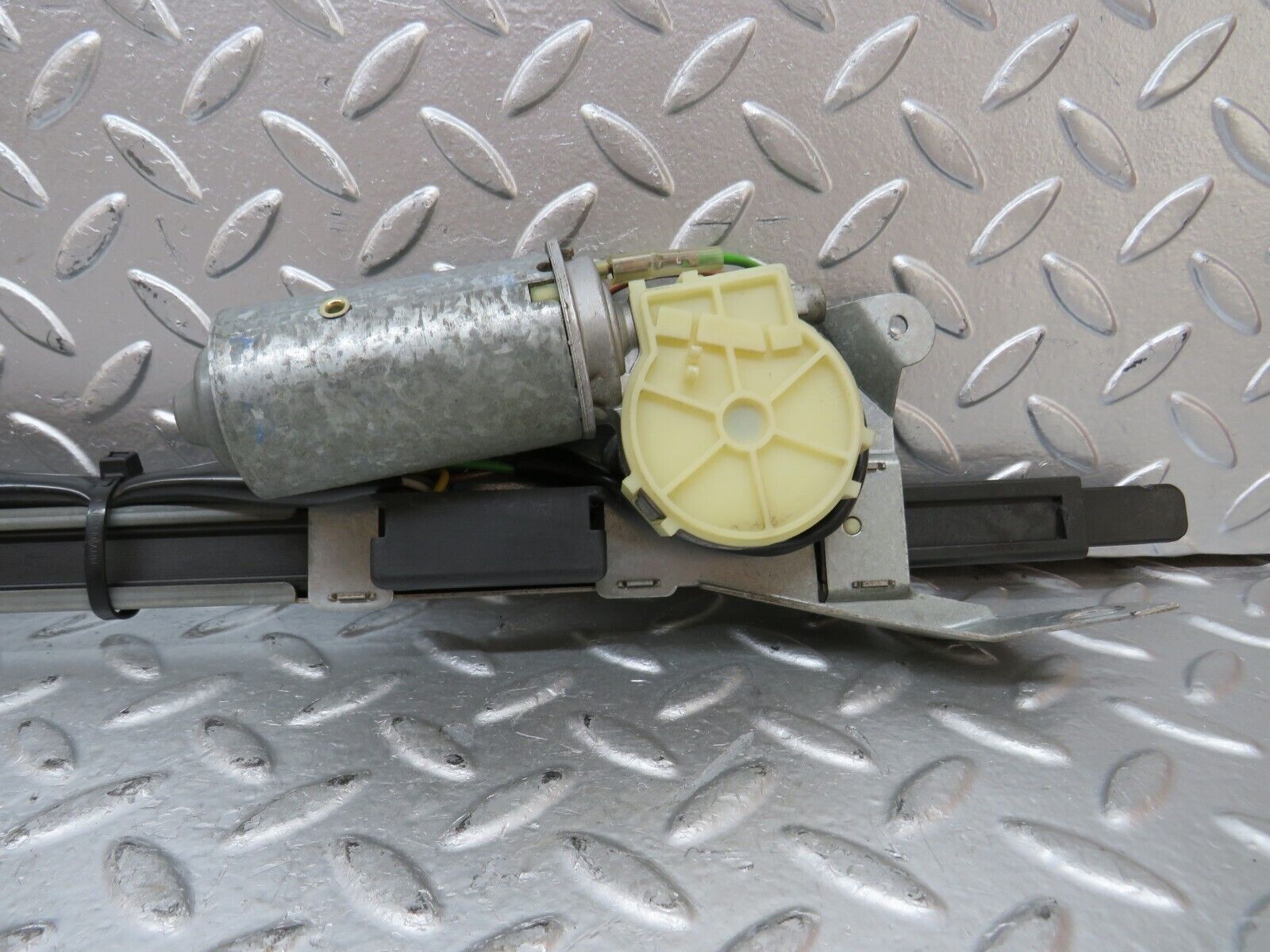 26422 Mercedes-Benz C124 220CE Coupe Seat Belt Presenter Left 1248600304