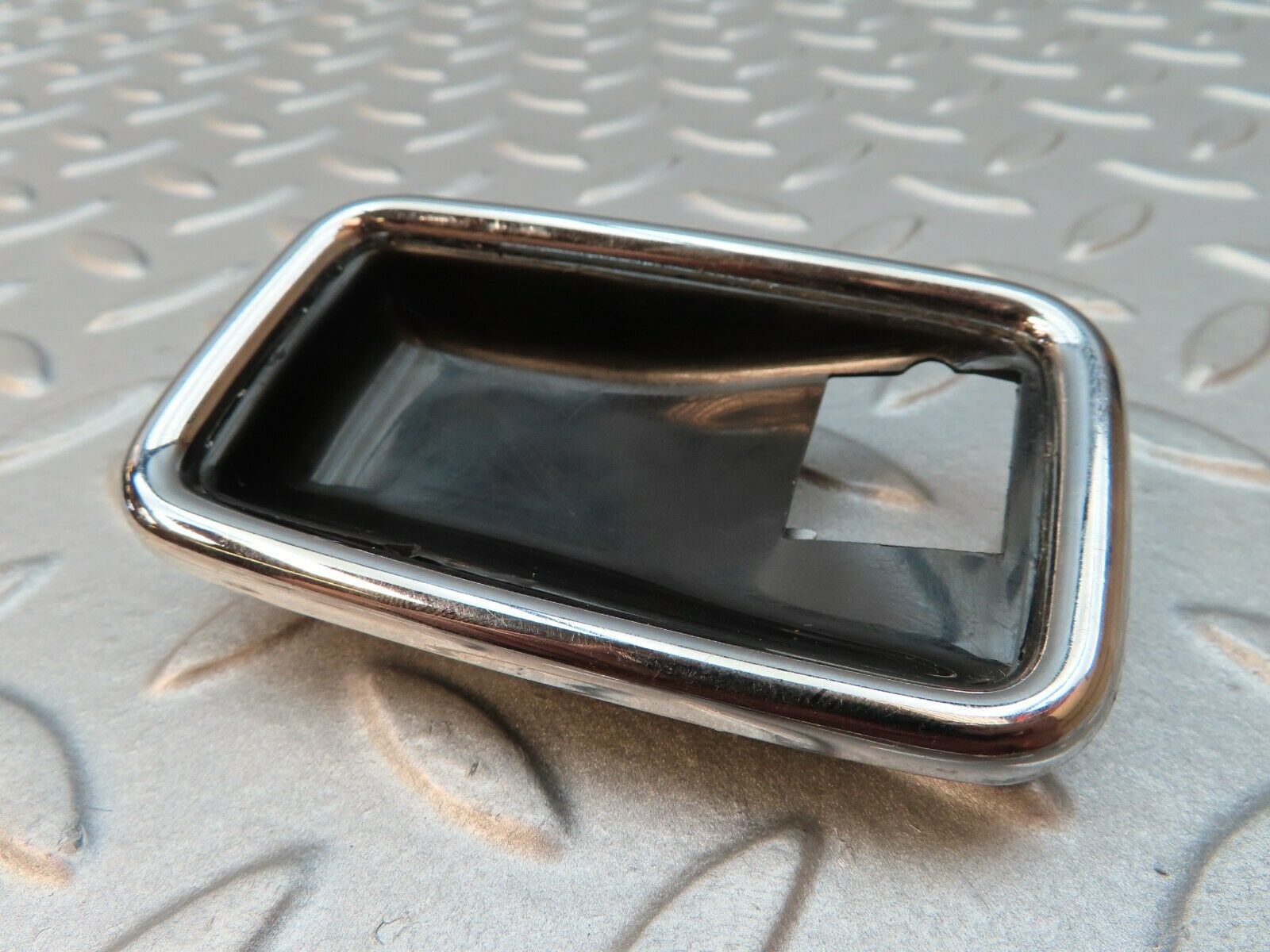 3818 Mercedes-Benz S123 200T Wagon Chrome Frame For Door Handle 1087660511