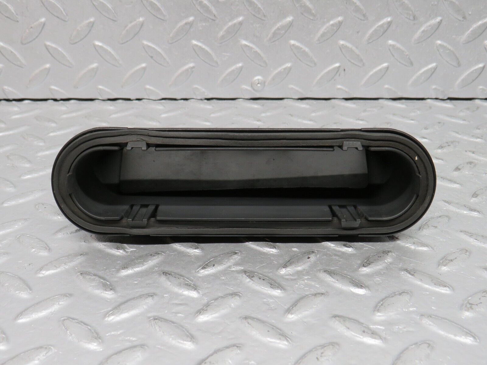 38676 Mercedes-Benz W201 190E 2.6L Trunk Breather Ventilation Valve Left 2018300242