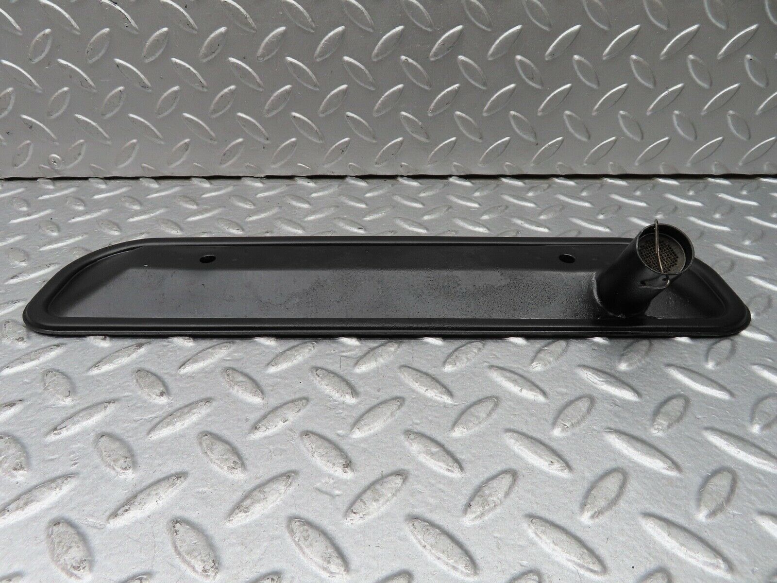 18542 Mercedes-Benz W136 170V Valve Cover