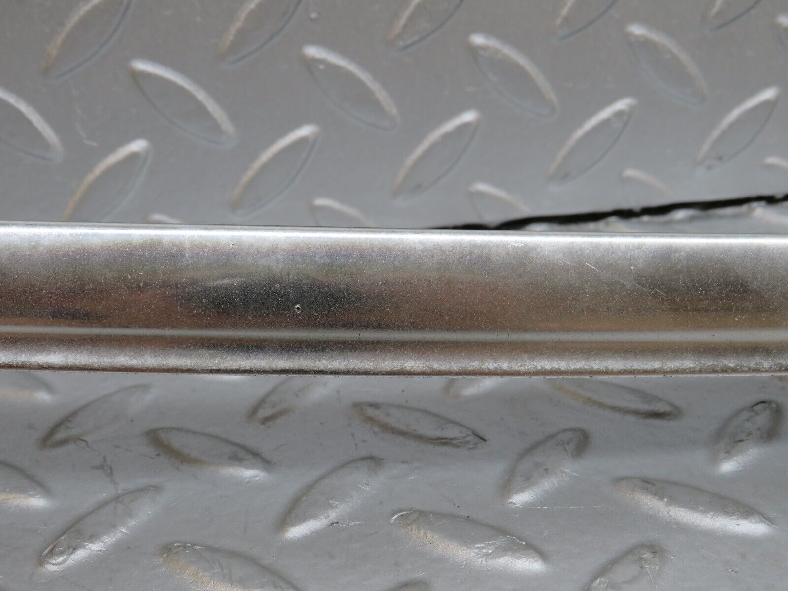 36311 Mercedes-Benz W126 420SE Front Windscreen Top Chrome Frame Trim