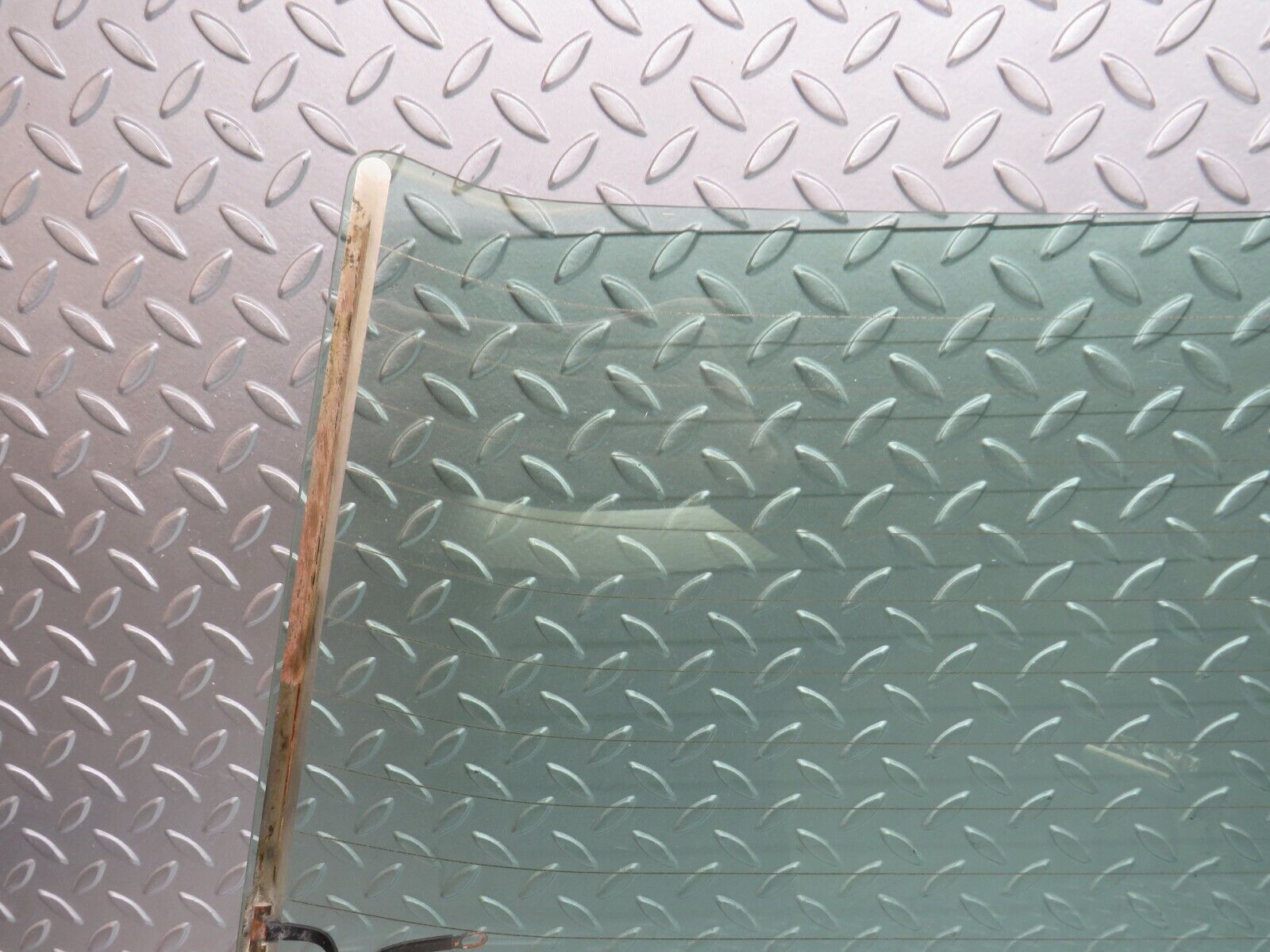 39073 Mercedes-Benz W201 190E 2.6L Rear Heated Windscreen Glass