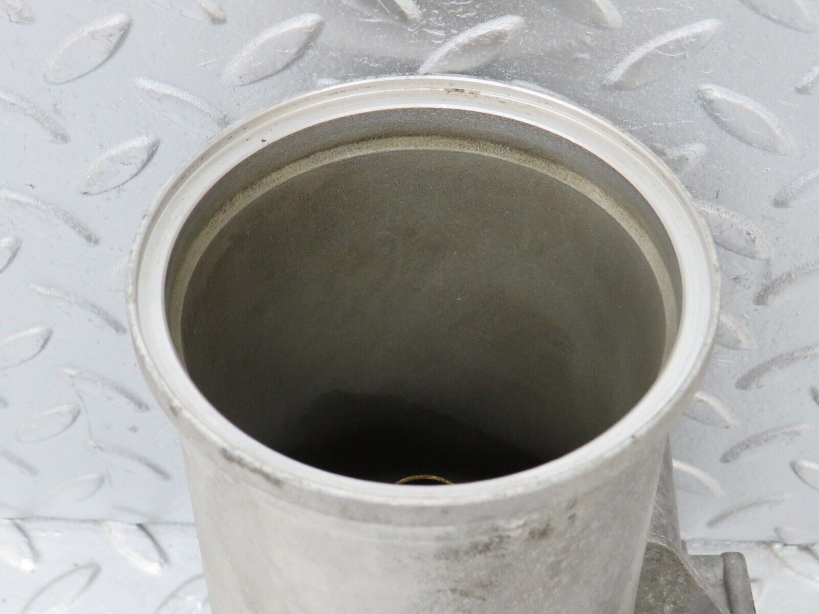 36333 Mercedes-Benz W126 420SE Oil Filter Housing 1171802611 1171840008