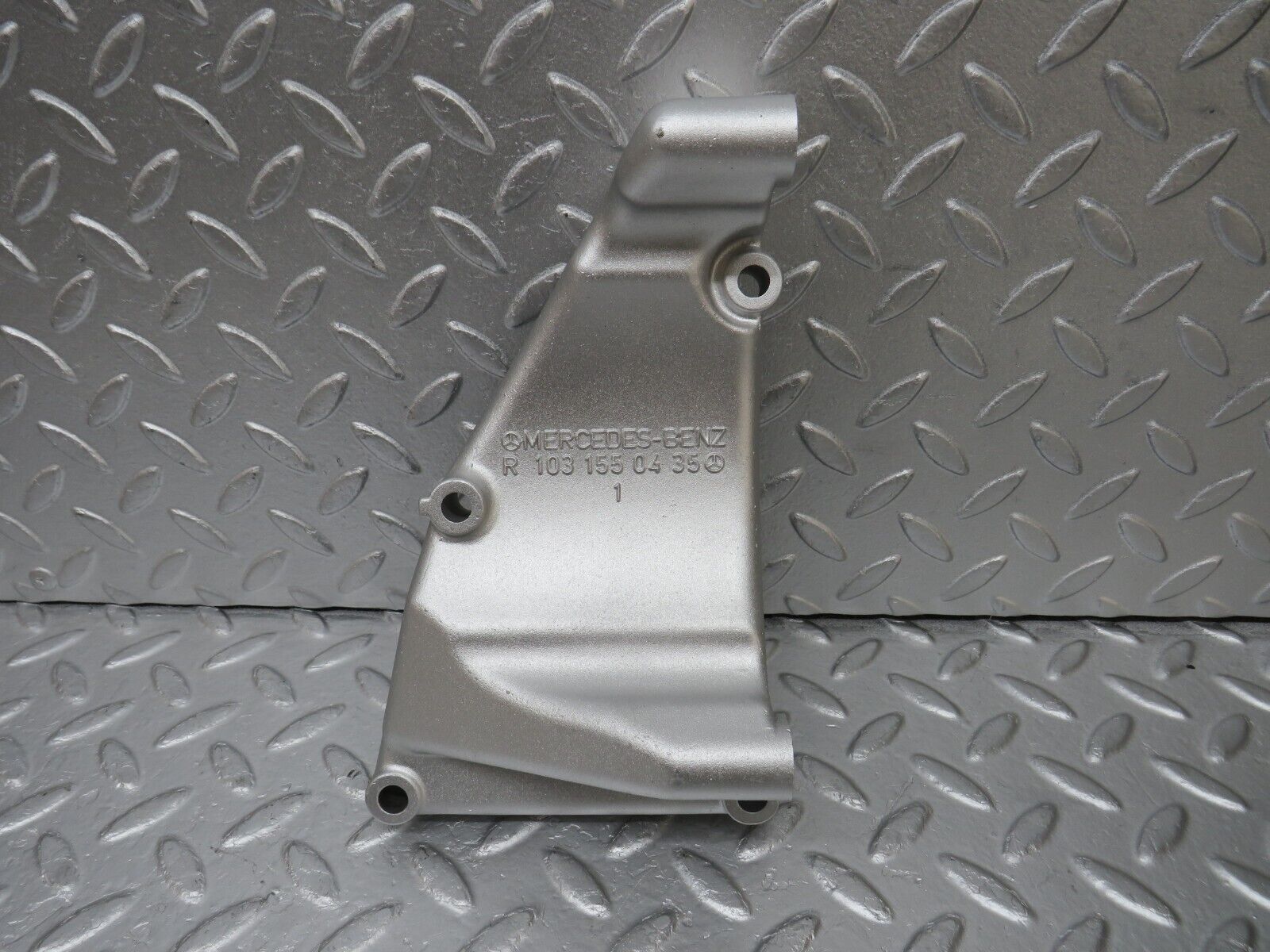 34686 Mercedes-Benz W124 260E Alternator Generator Mount Bracket 1031550435